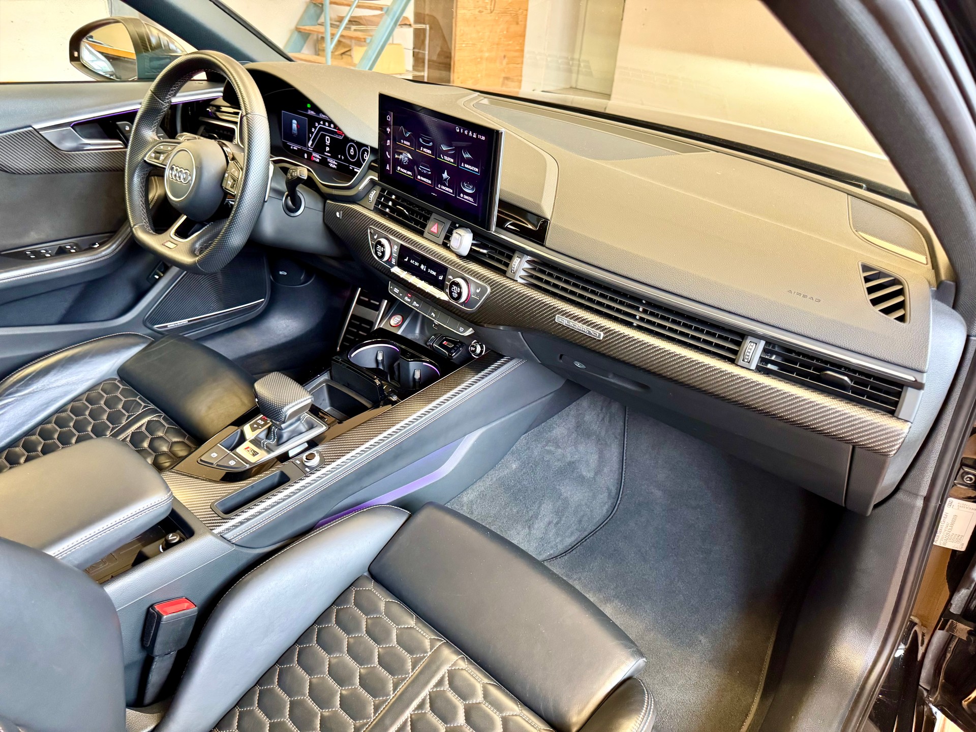 AUDI RS4 Avant quattro tiptronic-image-22