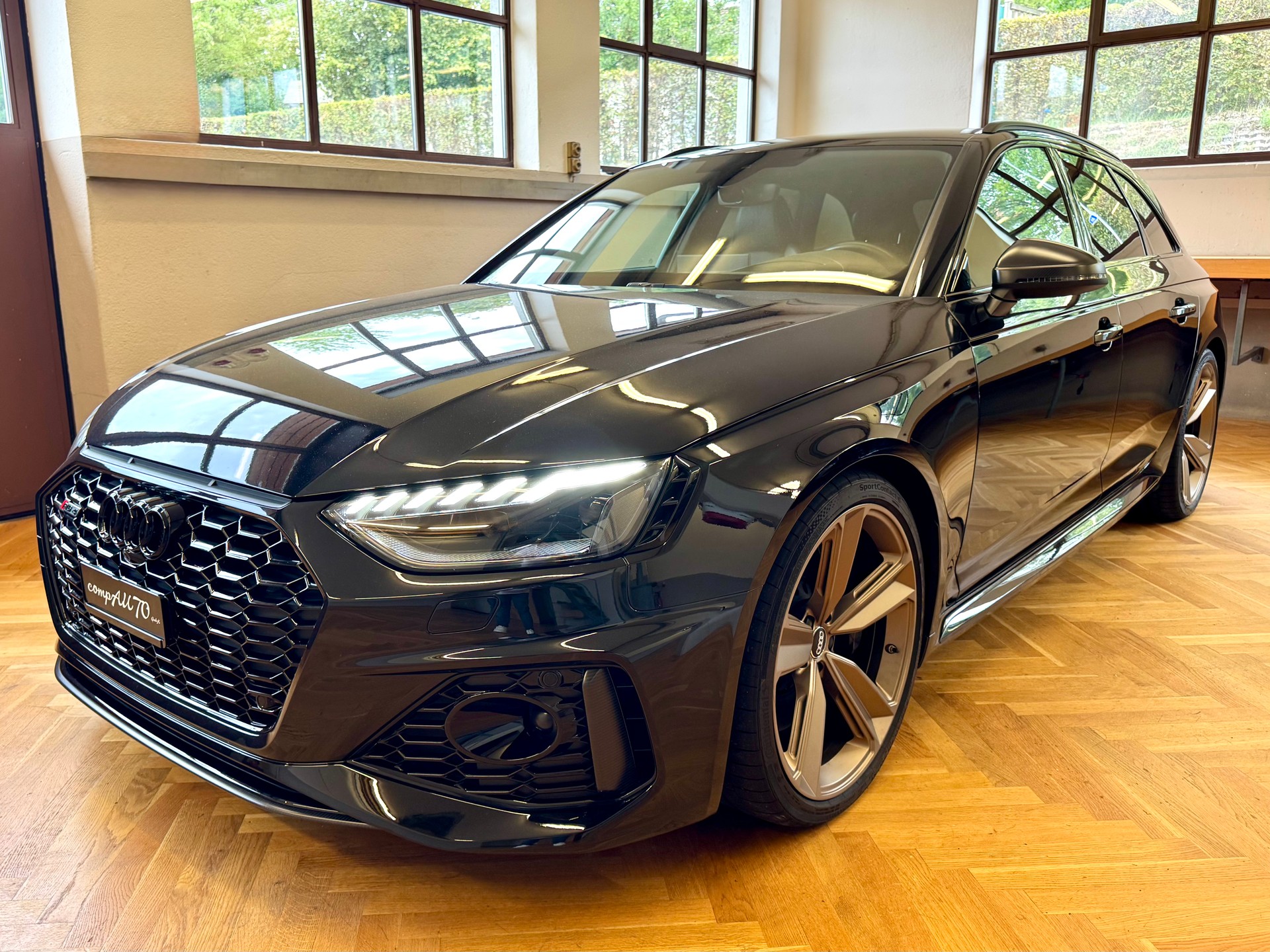 AUDI RS4 Avant quattro tiptronic-image-14