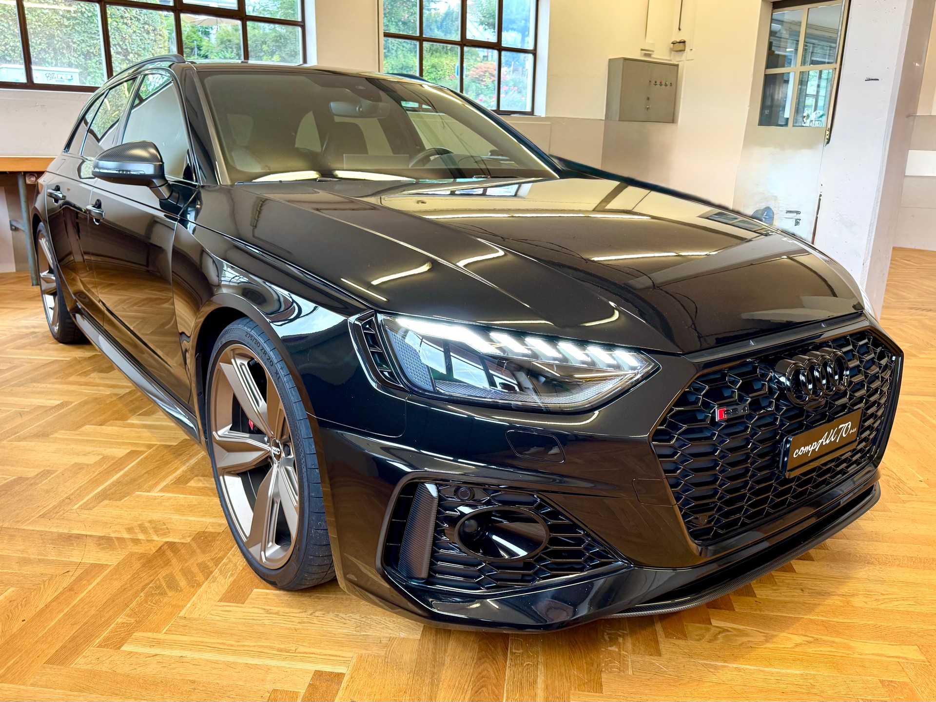AUDI RS4 Avant quattro tiptronic-image-10