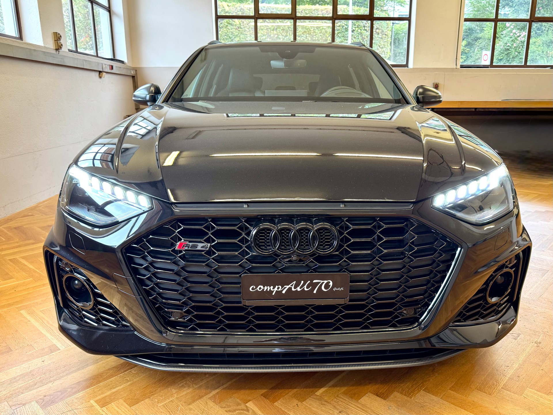 AUDI RS4 Avant quattro tiptronic-image-12