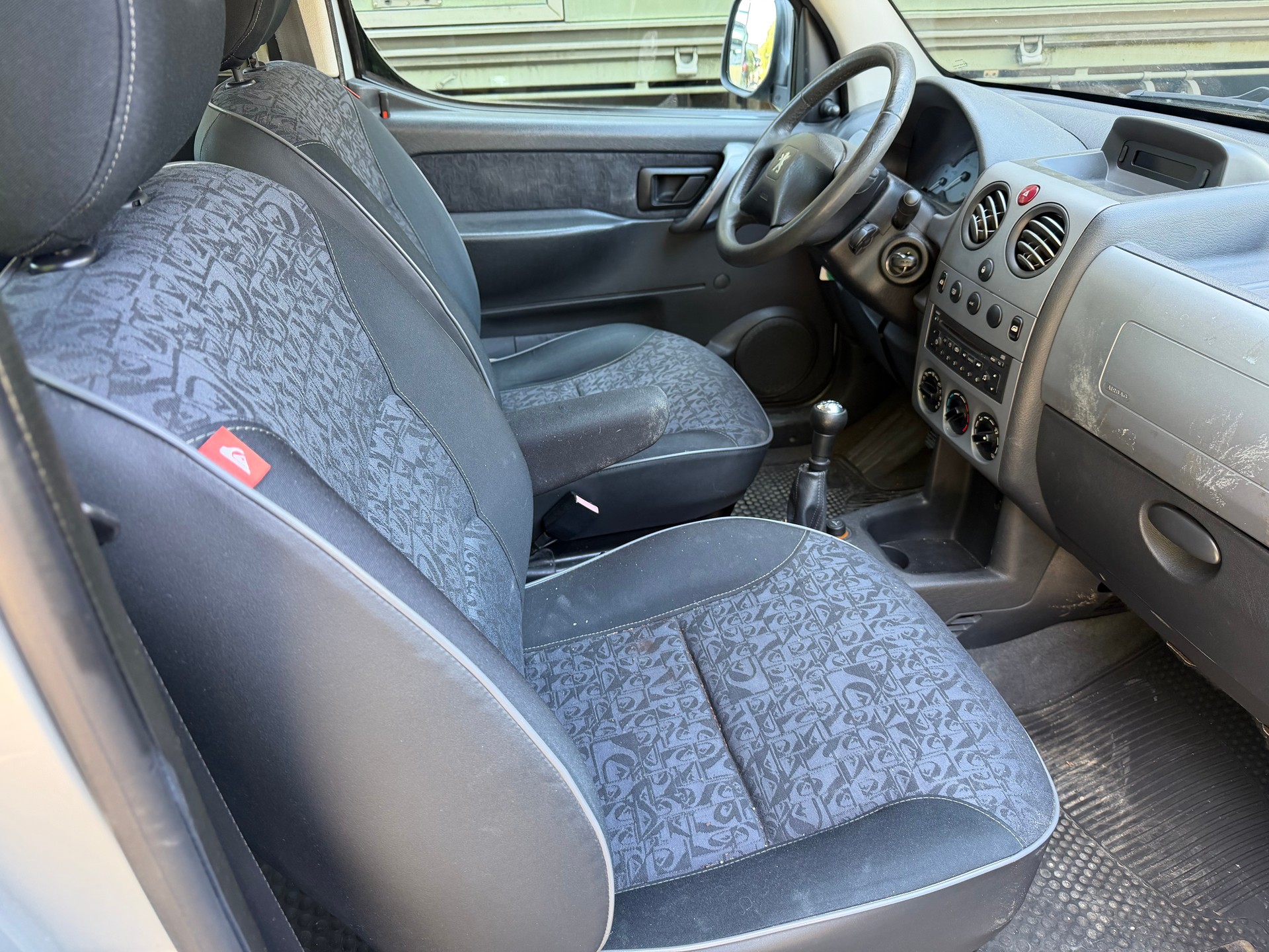 PEUGEOT Partner 2.0 HDI Quiksilver-image-7