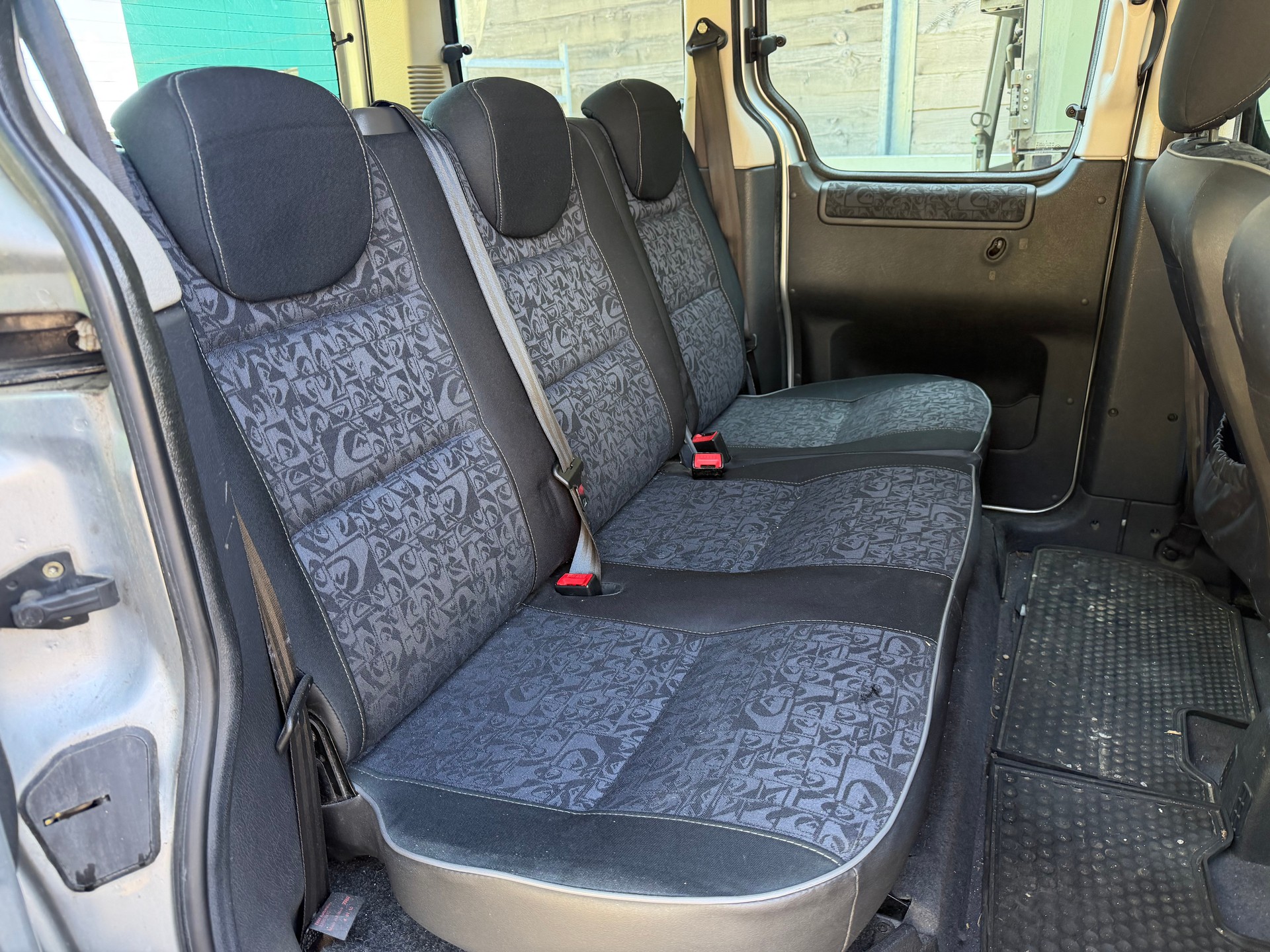 PEUGEOT Partner 2.0 HDI Quiksilver-image-9