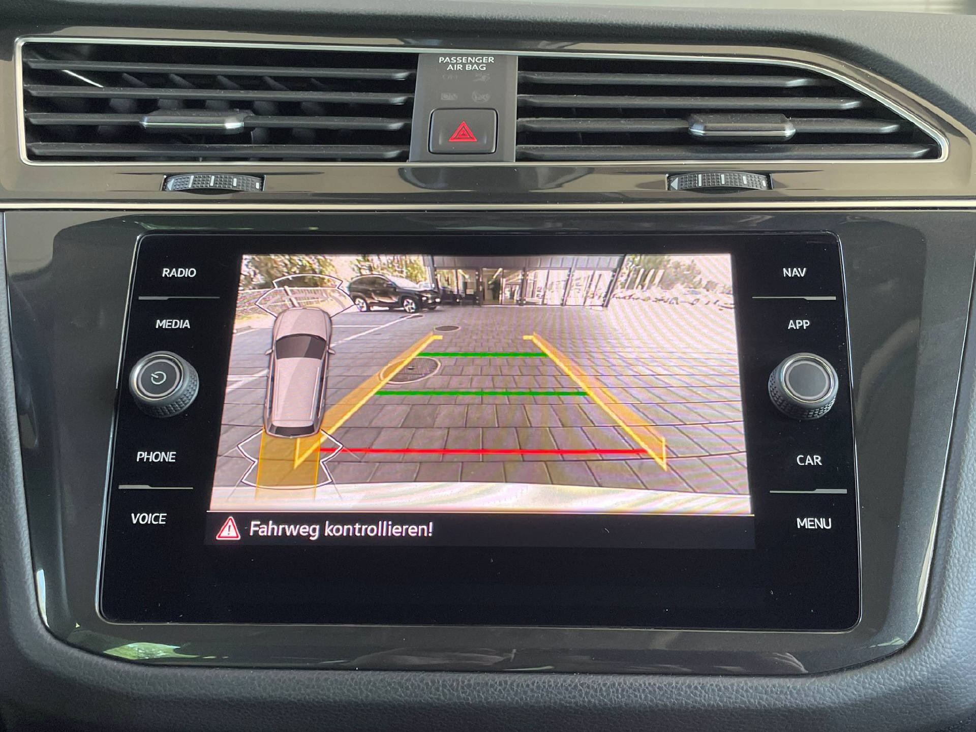 VW Tiguan 2.0 TSI Life DSG-image-10