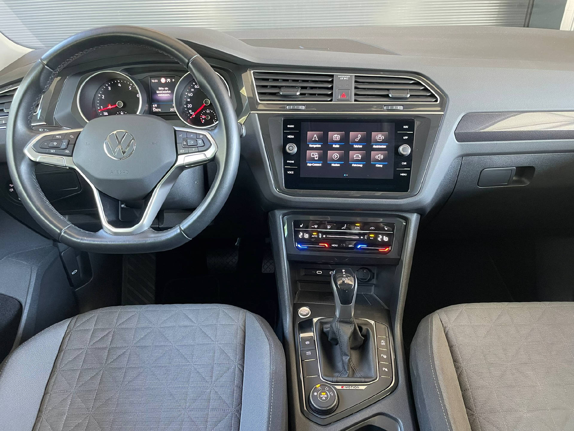 VW Tiguan 2.0 TSI Life DSG-image-6