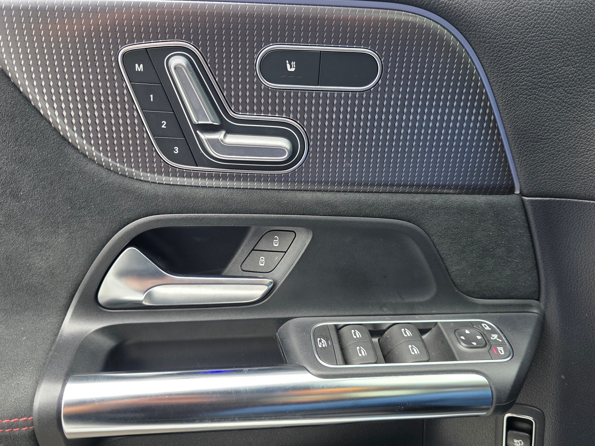 MERCEDES-BENZ EQA 300 AMG Line 4Matic-image-26