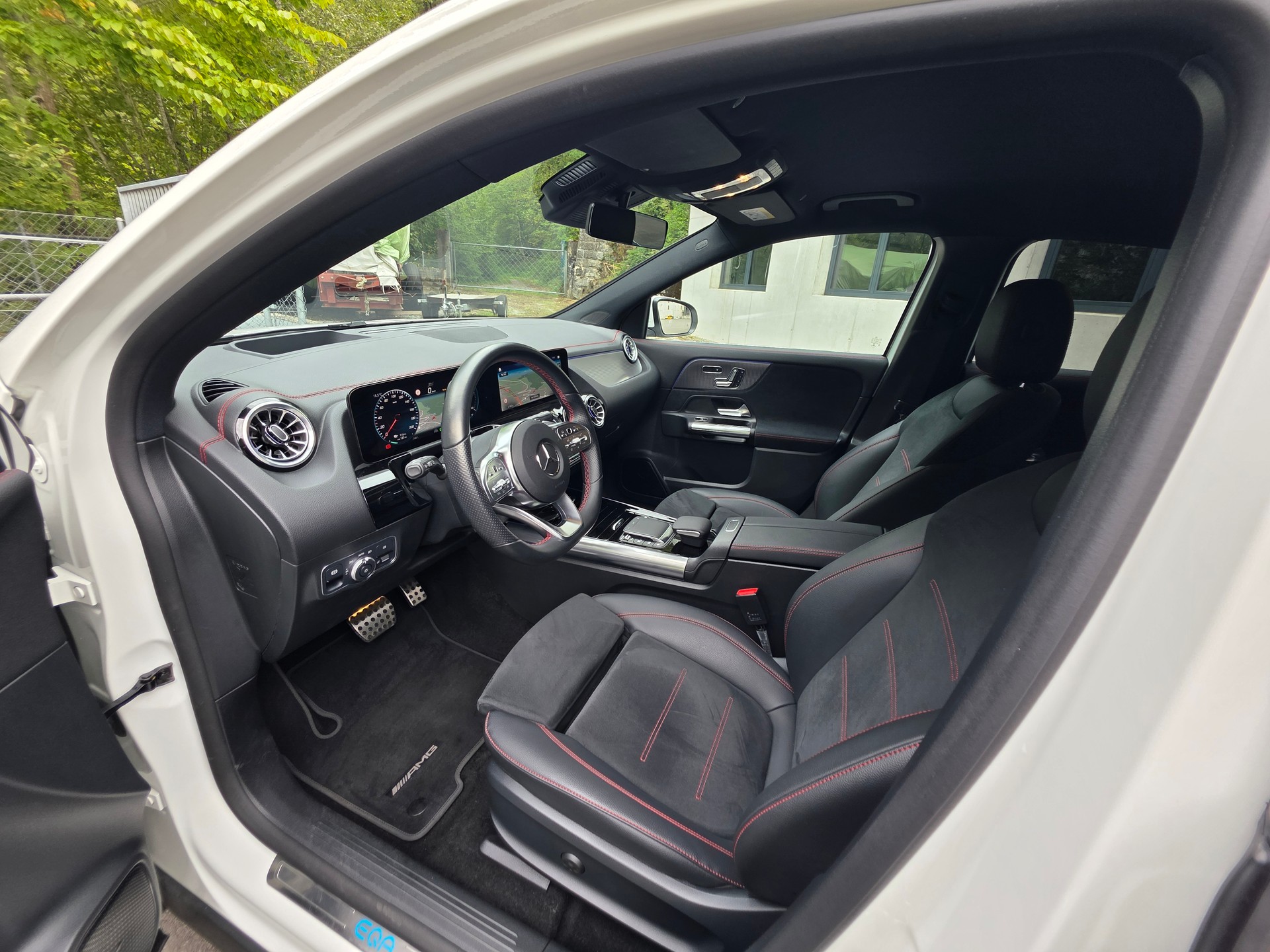 MERCEDES-BENZ EQA 300 AMG Line 4Matic-image-19