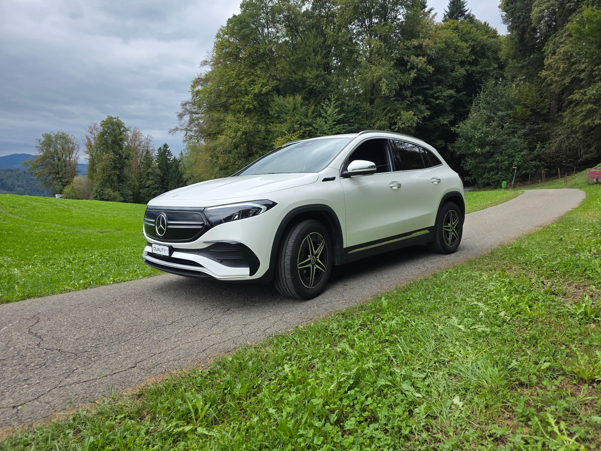 MERCEDES-BENZ EQA 300 AMG Line 4Matic-image-7