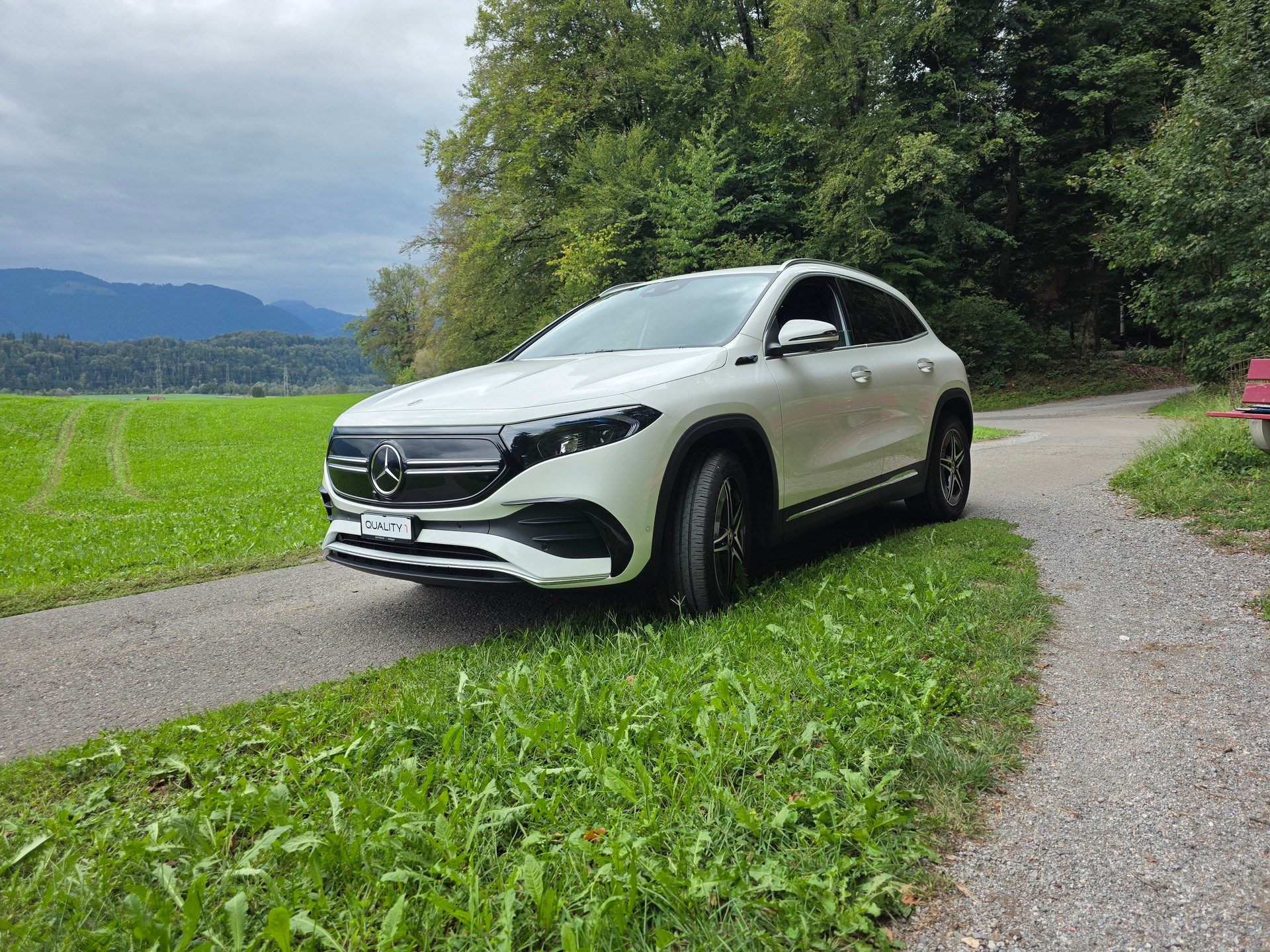 MERCEDES-BENZ EQA 300 AMG Line 4Matic-image-5
