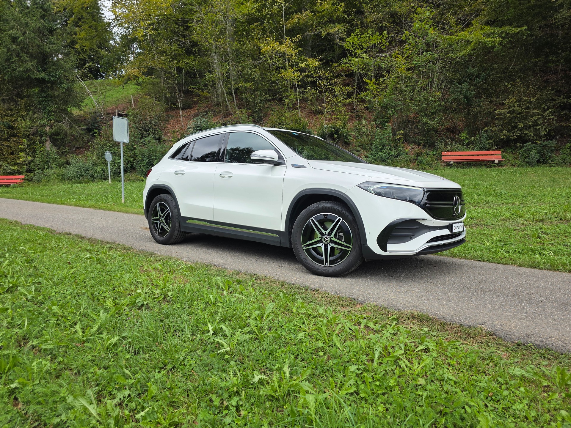 MERCEDES-BENZ EQA 300 AMG Line 4Matic-image-6