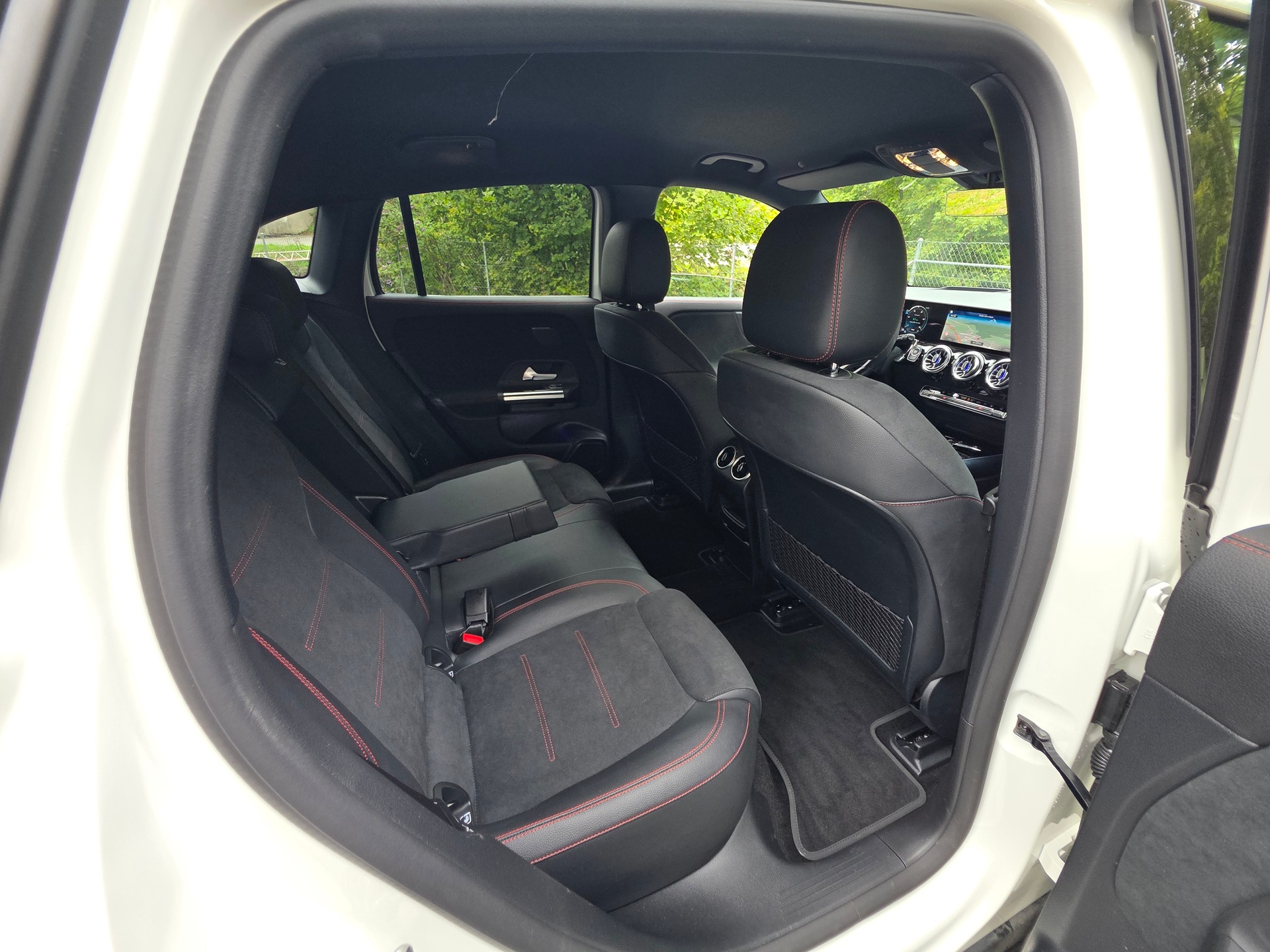 MERCEDES-BENZ EQA 300 AMG Line 4Matic-image-22