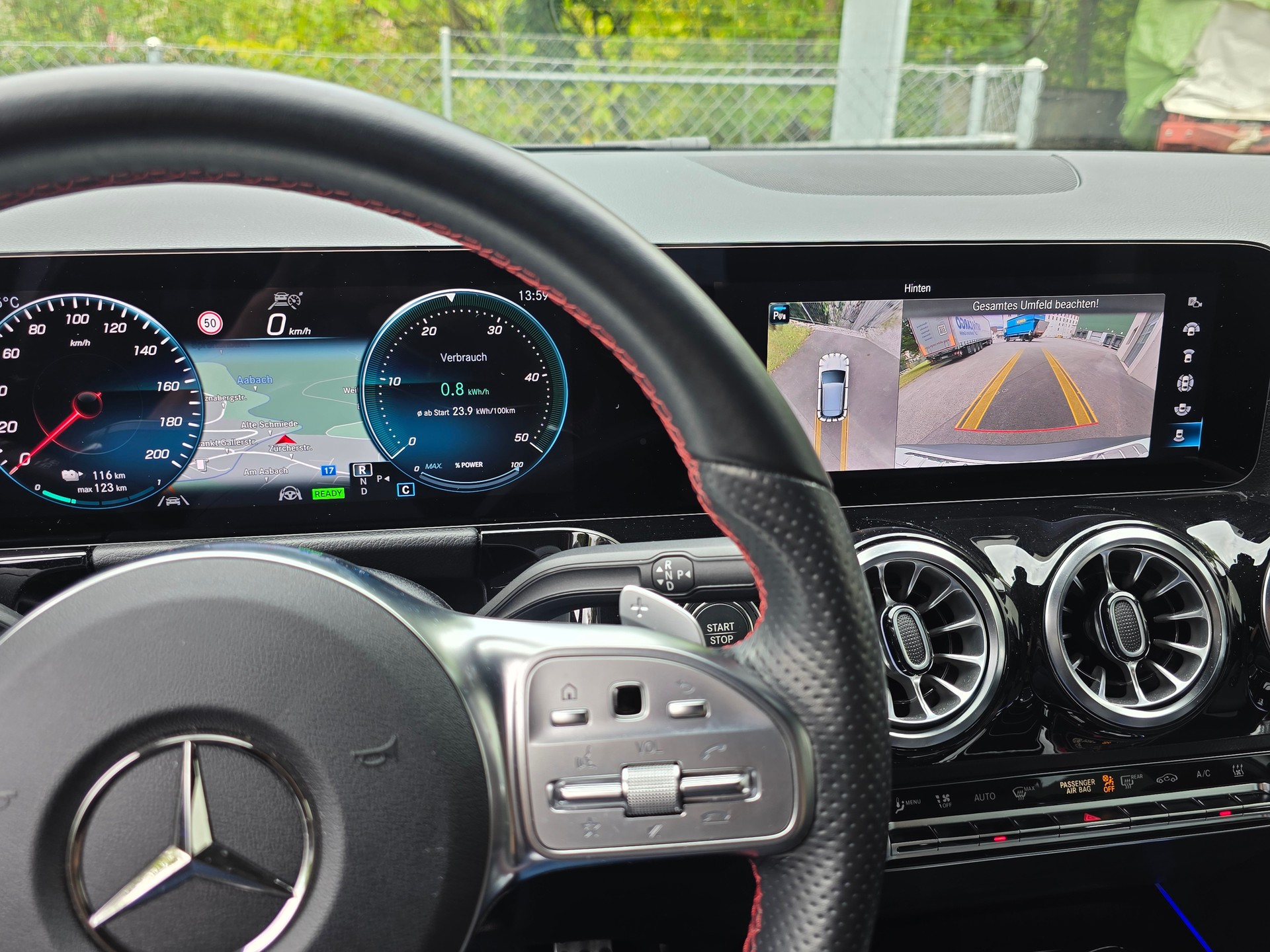 MERCEDES-BENZ EQA 300 AMG Line 4Matic-image-23