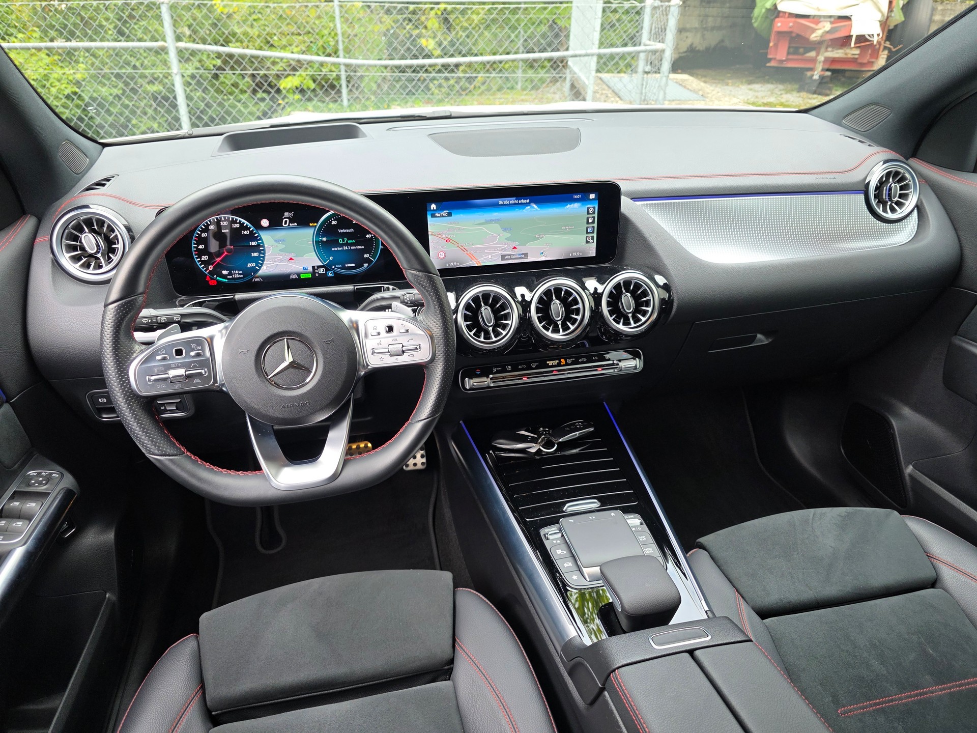 MERCEDES-BENZ EQA 300 AMG Line 4Matic-image-18