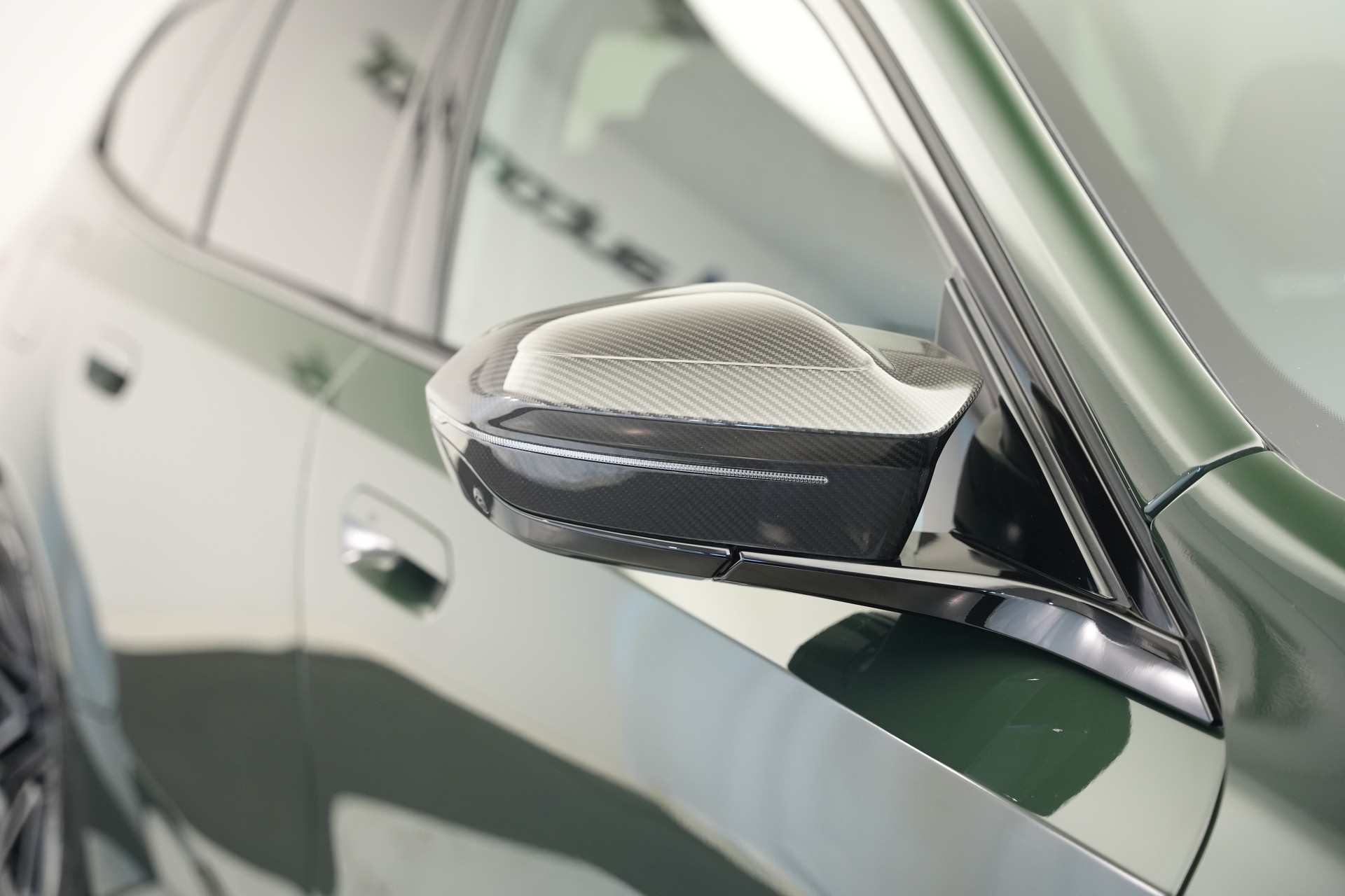 BMW M5 xDrive Touring *Brewster Green* *Keramik* *Pano* *Iconic Glow*-image-62