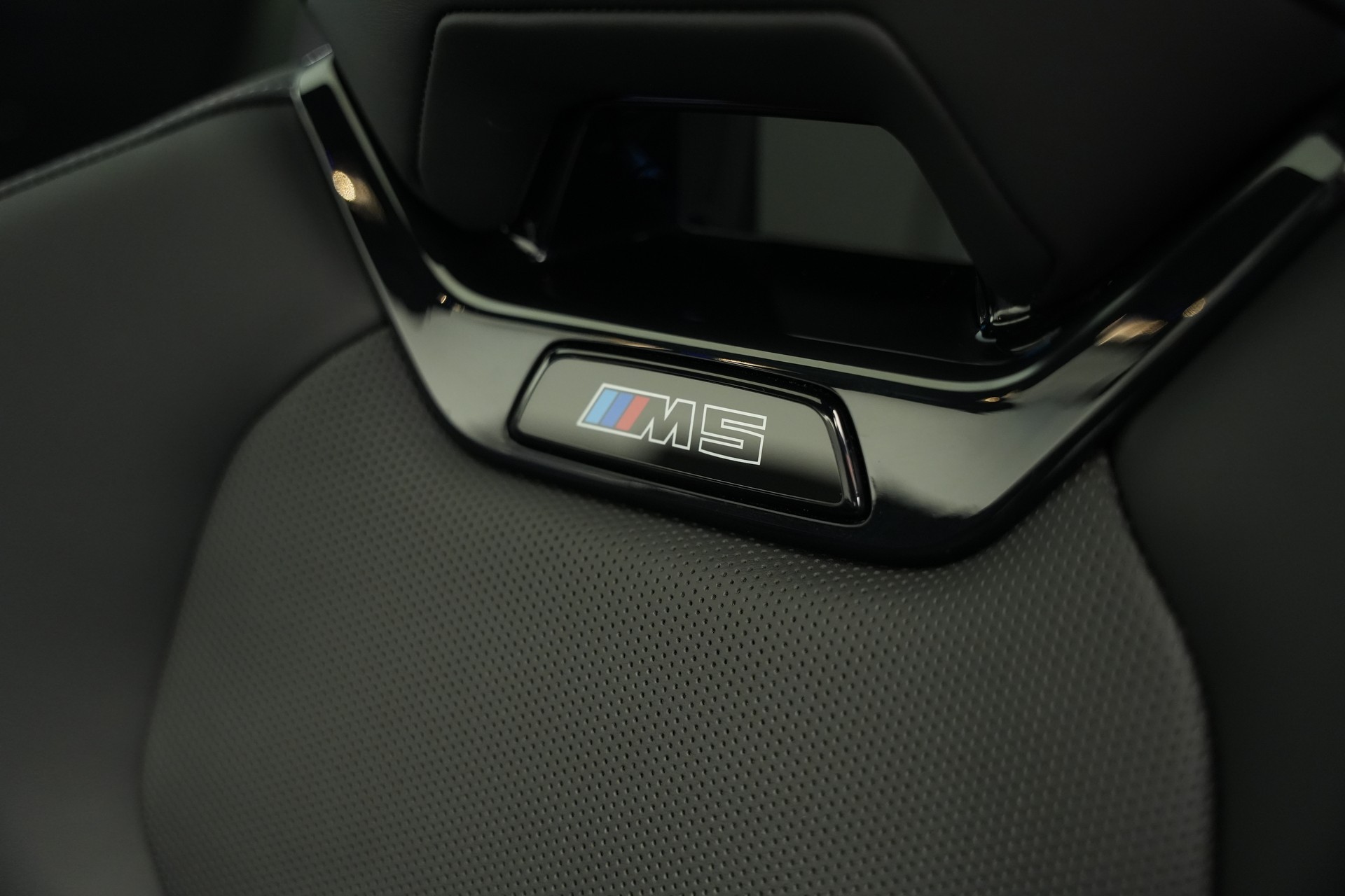 BMW M5 xDrive Touring *Brewster Green* *Keramik* *Pano* *Iconic Glow*-image-48