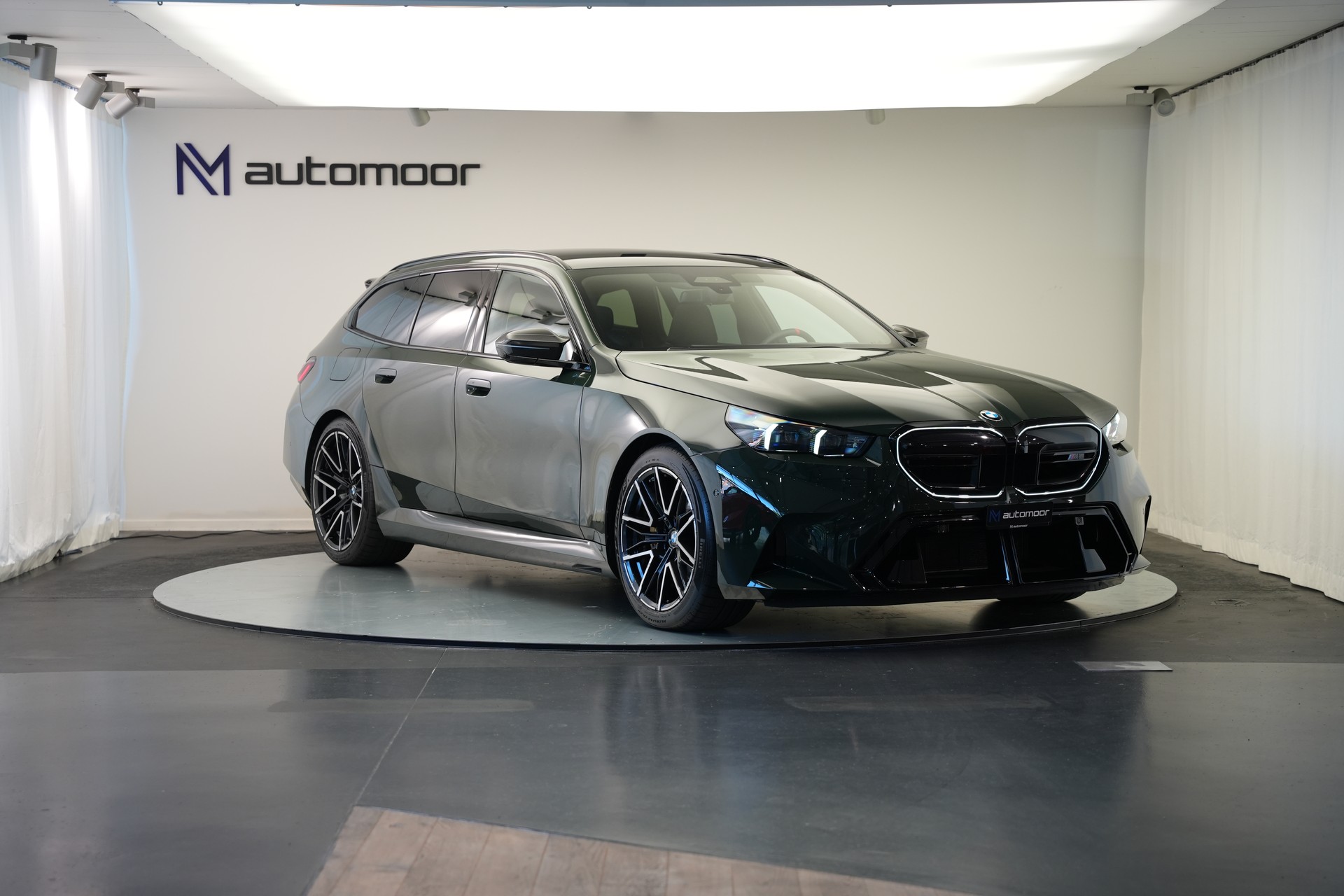 BMW M5 xDrive Touring *Brewster Green* *Keramik* *Pano* *Iconic Glow*-image-2