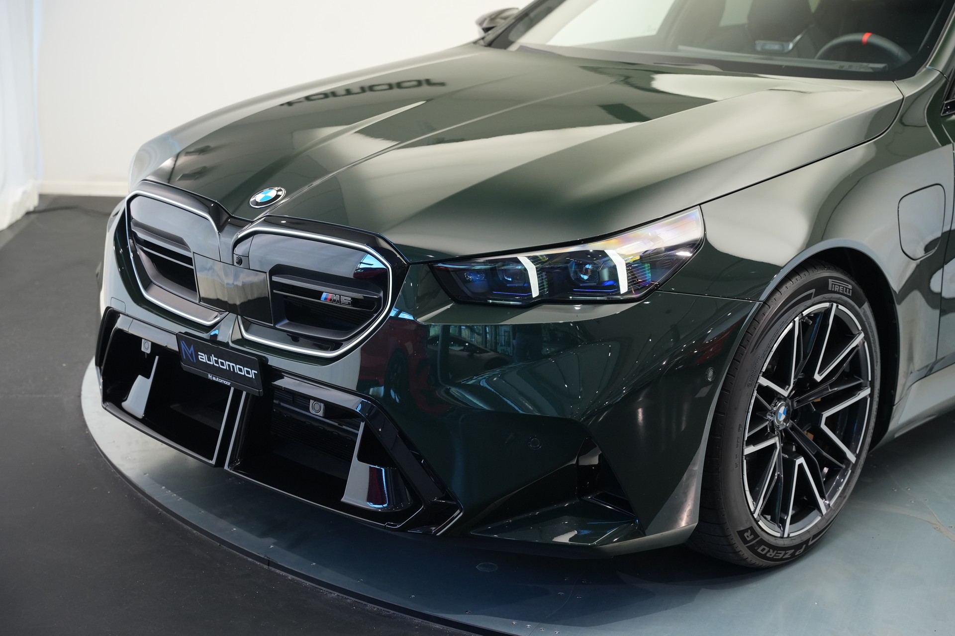 BMW M5 xDrive Touring *Brewster Green* *Keramik* *Pano* *Iconic Glow*-image-57