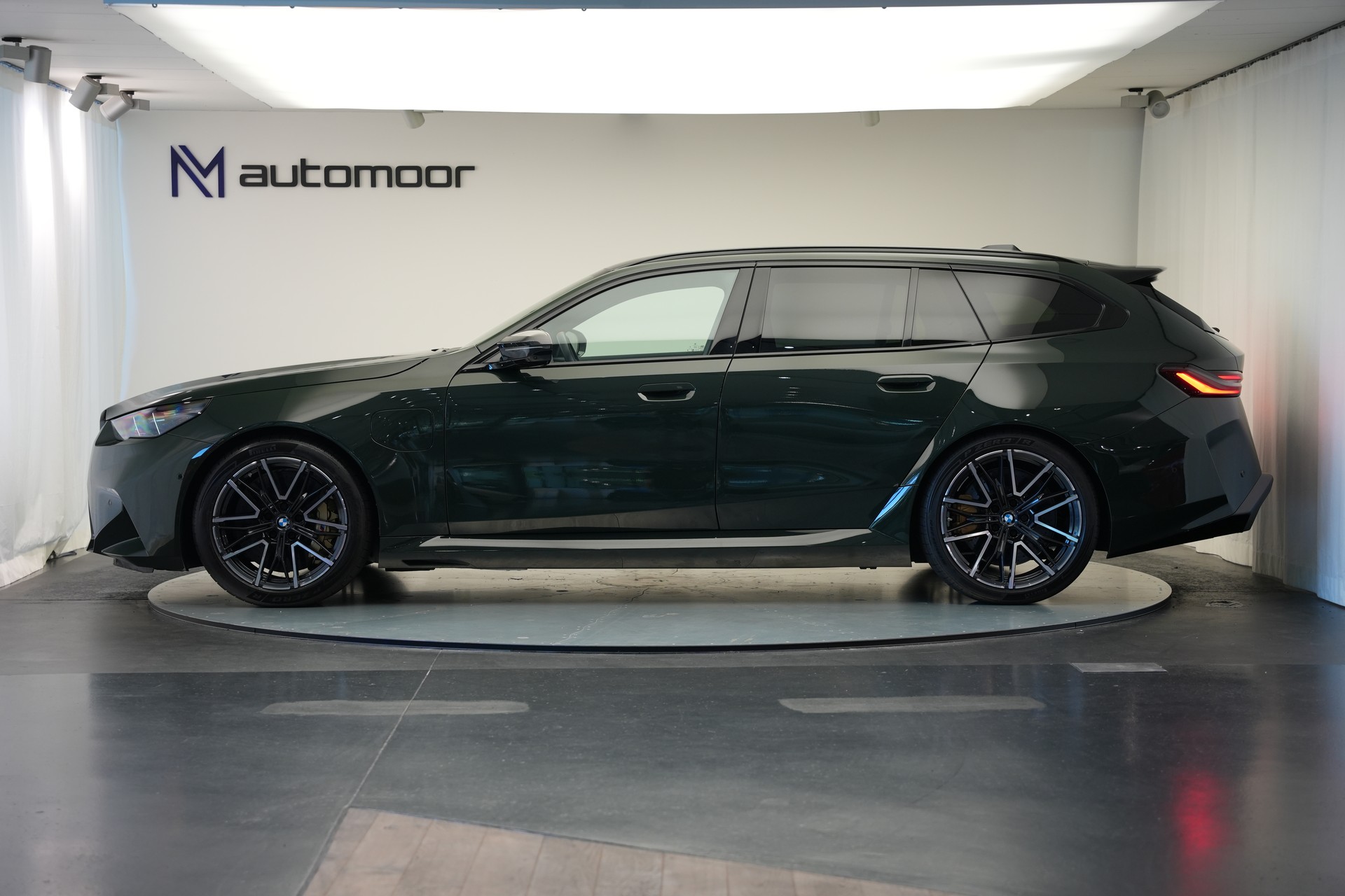 BMW M5 xDrive Touring *Brewster Green* *Keramik* *Pano* *Iconic Glow*-image-7