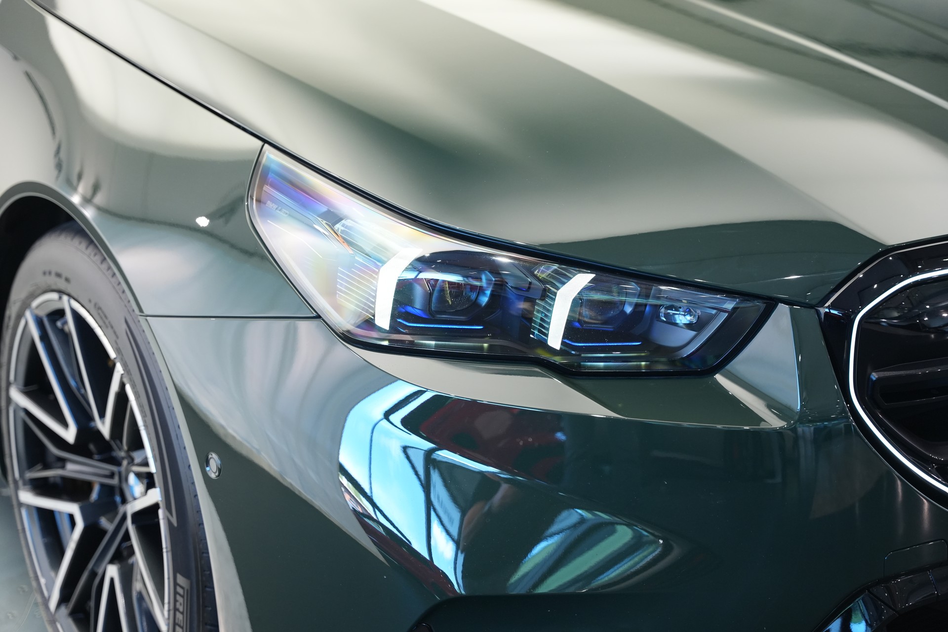 BMW M5 xDrive Touring *Brewster Green* *Keramik* *Pano* *Iconic Glow*-image-61