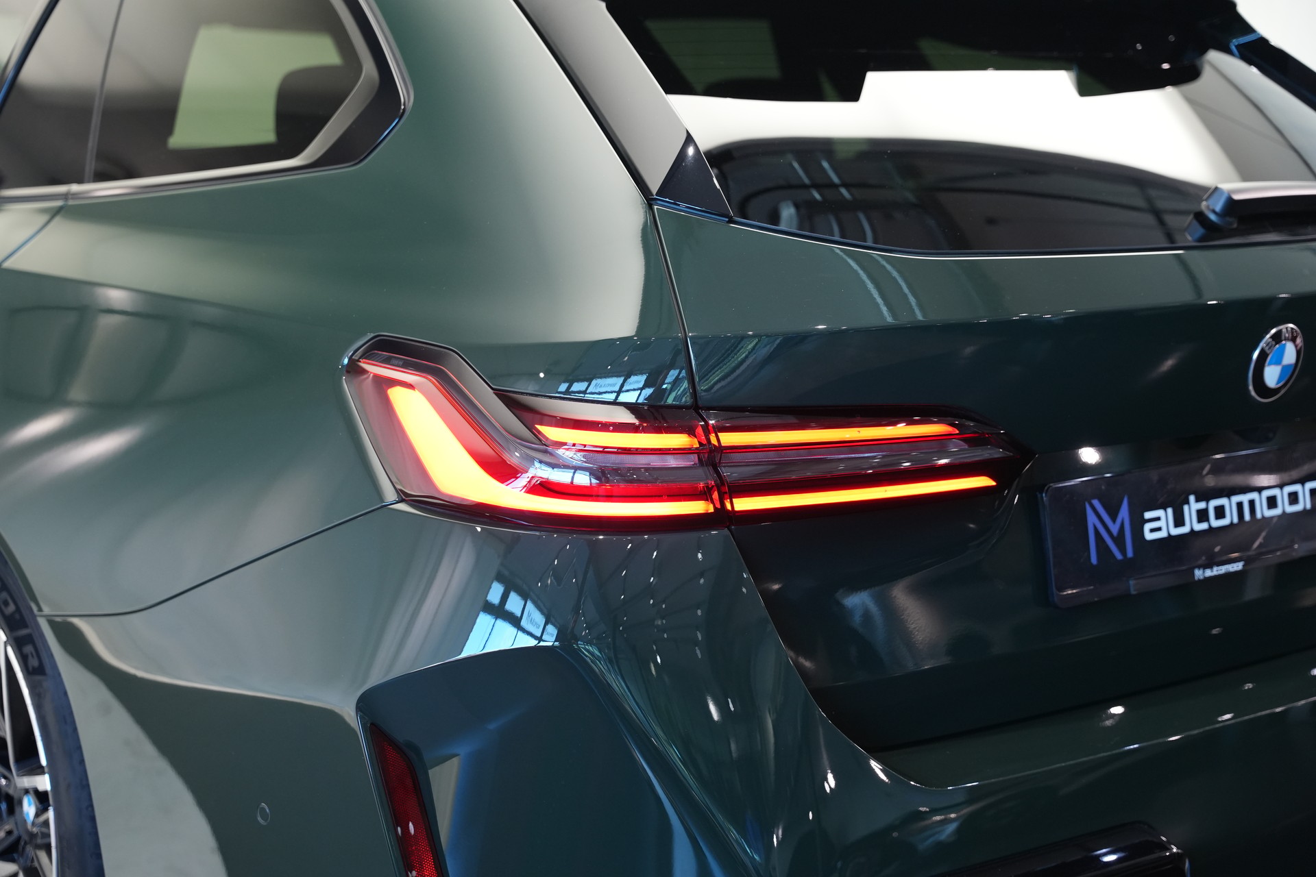 BMW M5 xDrive Touring *Brewster Green* *Keramik* *Pano* *Iconic Glow*-image-53