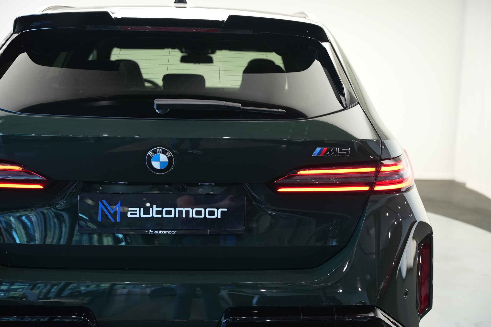 BMW M5 xDrive Touring *Brewster Green* *Keramik* *Pano* *Iconic Glow*-image-52