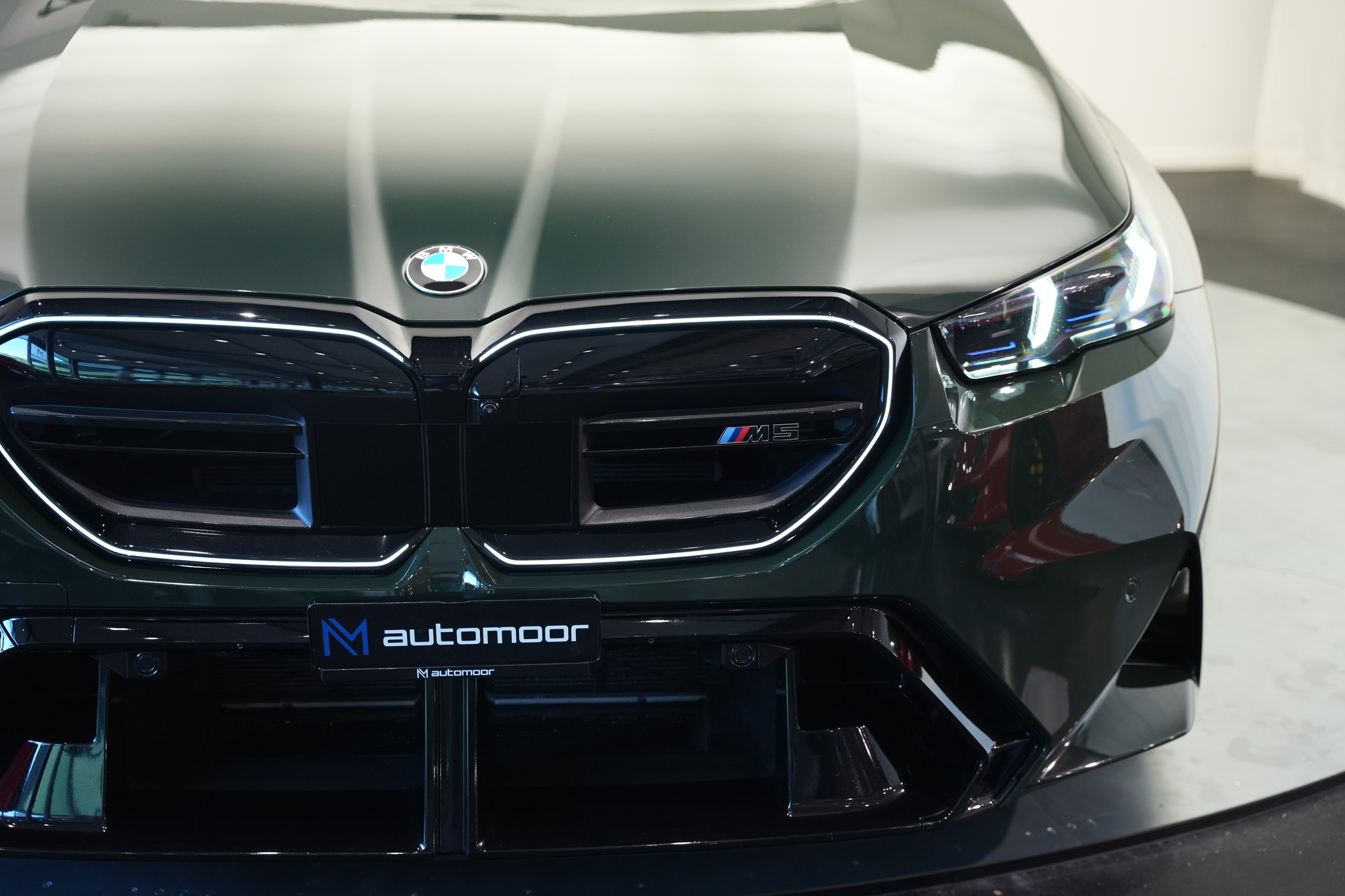 BMW M5 xDrive Touring *Brewster Green* *Keramik* *Pano* *Iconic Glow*-image-59