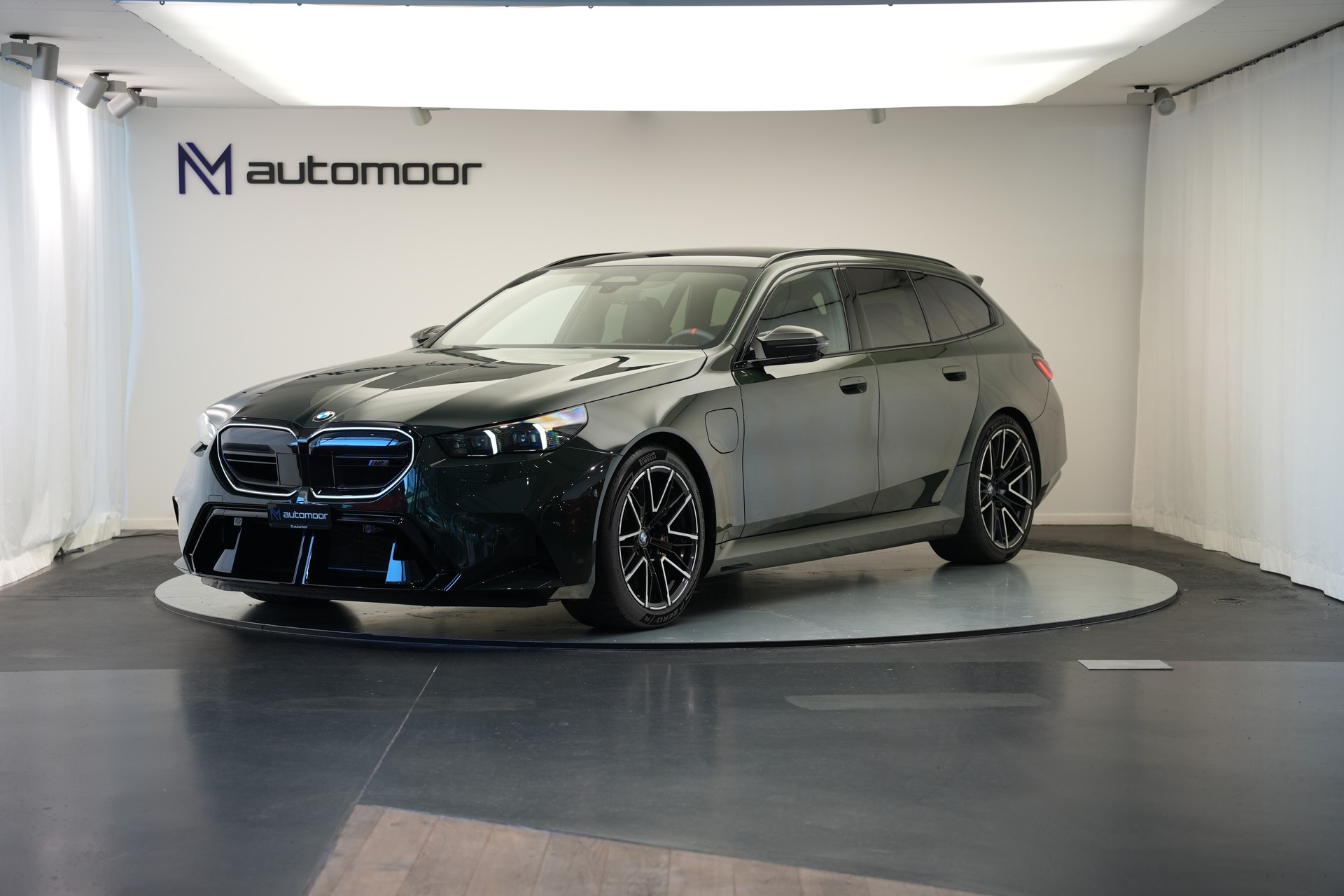 BMW M5 xDrive Touring *Brewster Green* *Keramik* *Pano* *Iconic Glow*-image-0