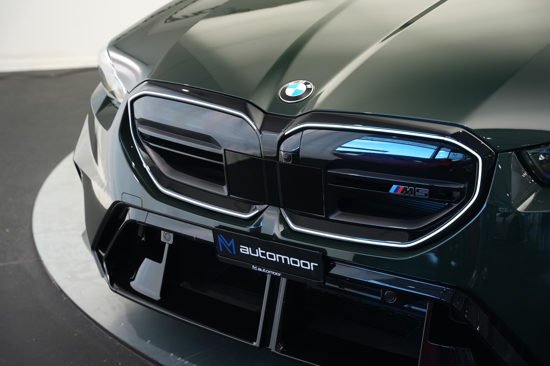BMW M5 xDrive Touring *Brewster Green* *Keramik* *Pano* *Iconic Glow*-image-58