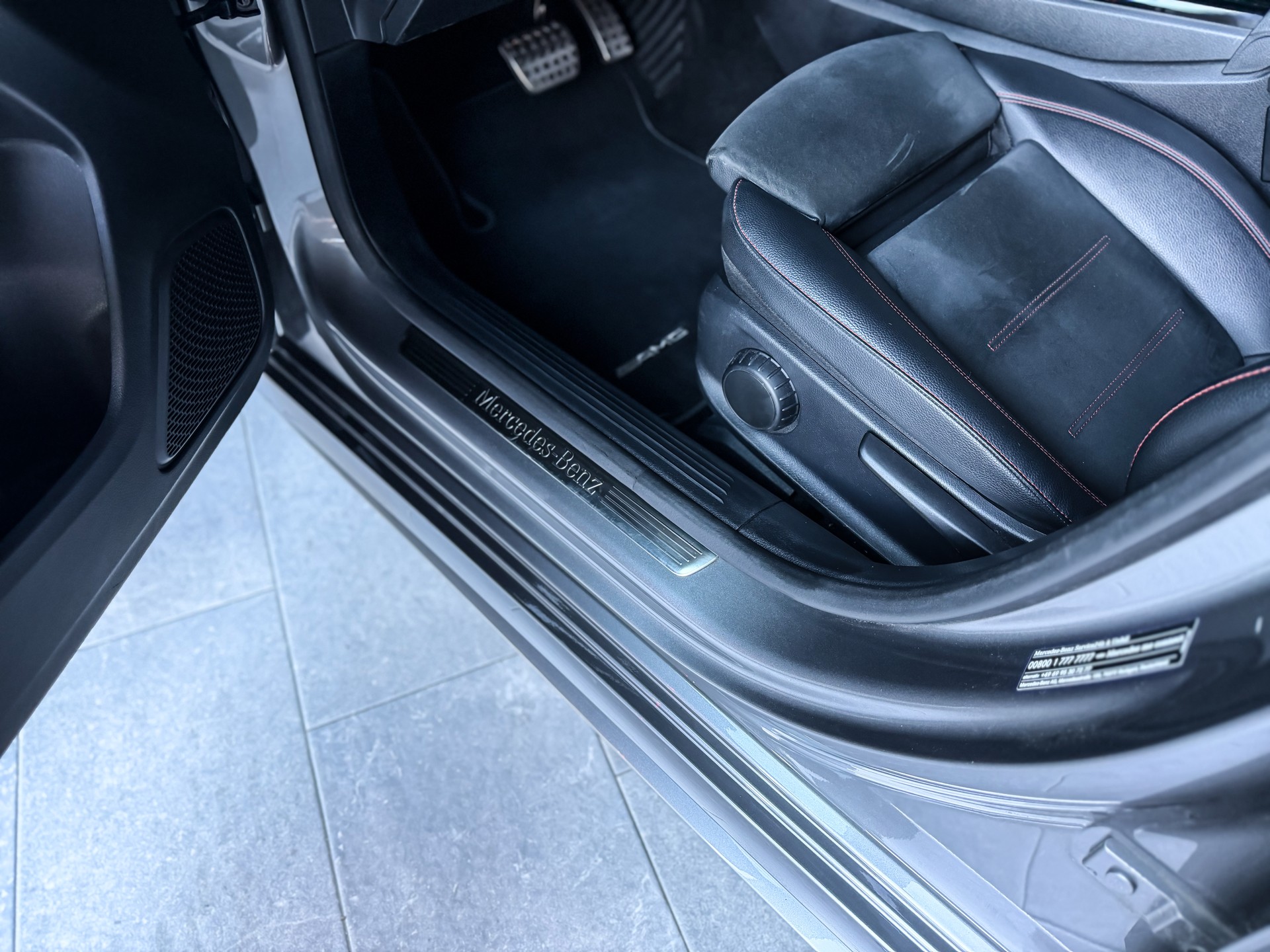 MERCEDES-BENZ A 250 AMG Line 7G-DCT-image-9