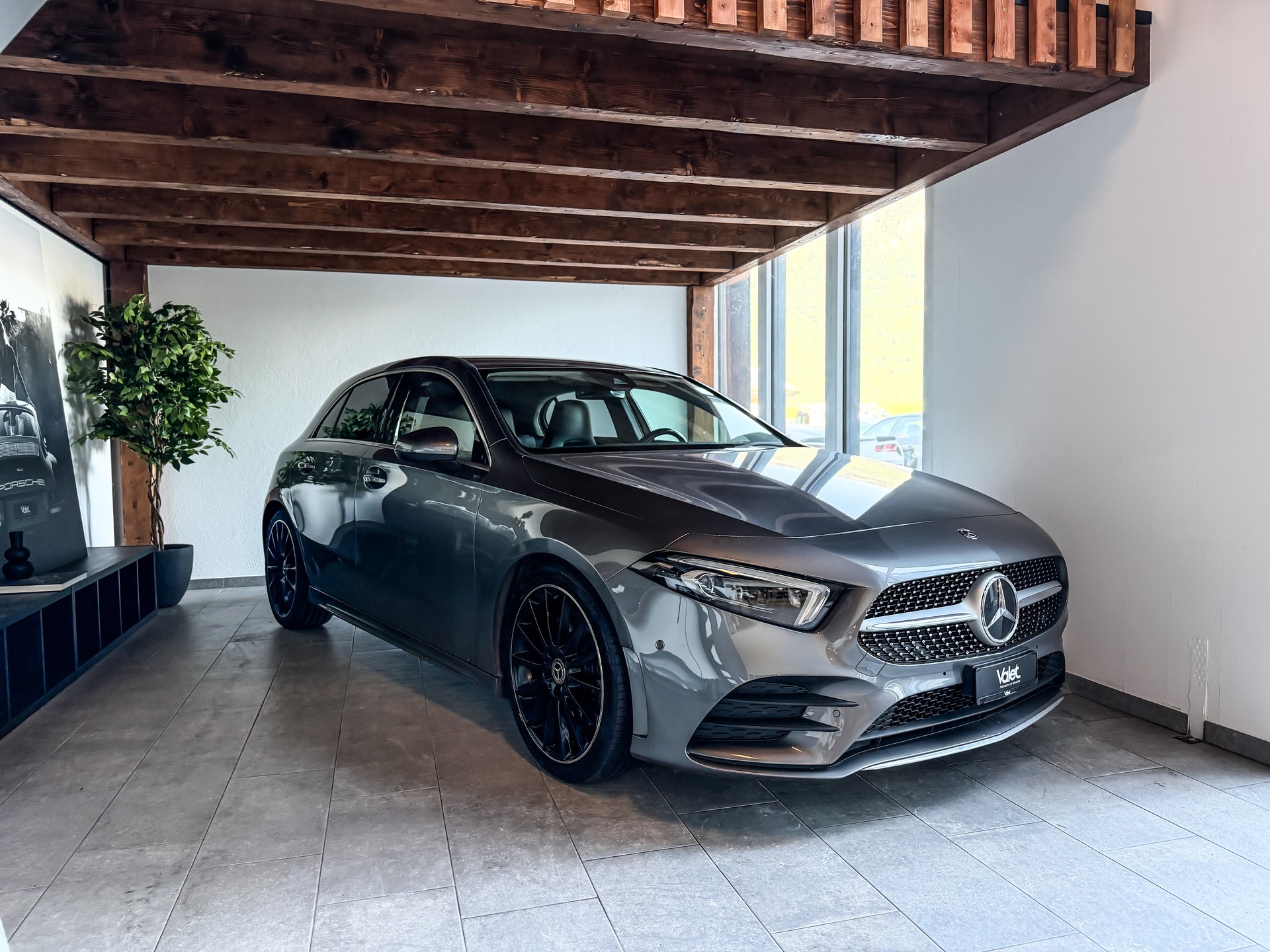 MERCEDES-BENZ A 250 AMG Line 7G-DCT-image-2