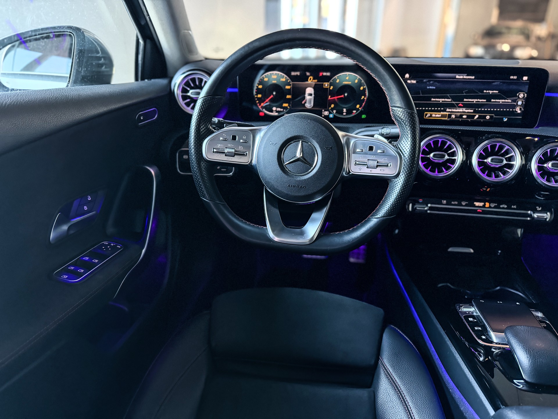 MERCEDES-BENZ A 250 AMG Line 7G-DCT-image-8