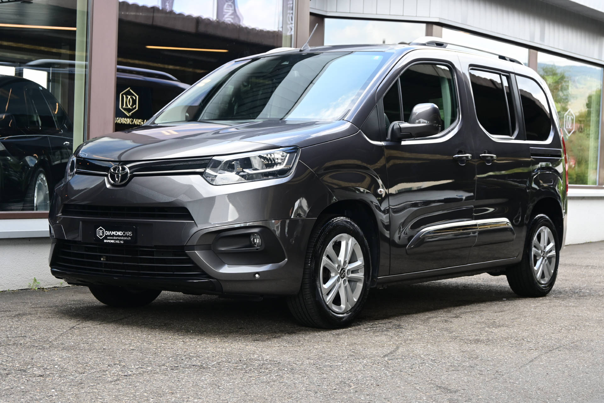 TOYOTA Proace City Verso L1 1.5 HDi Trend *Werksgarantie bis 08/30*-image-0