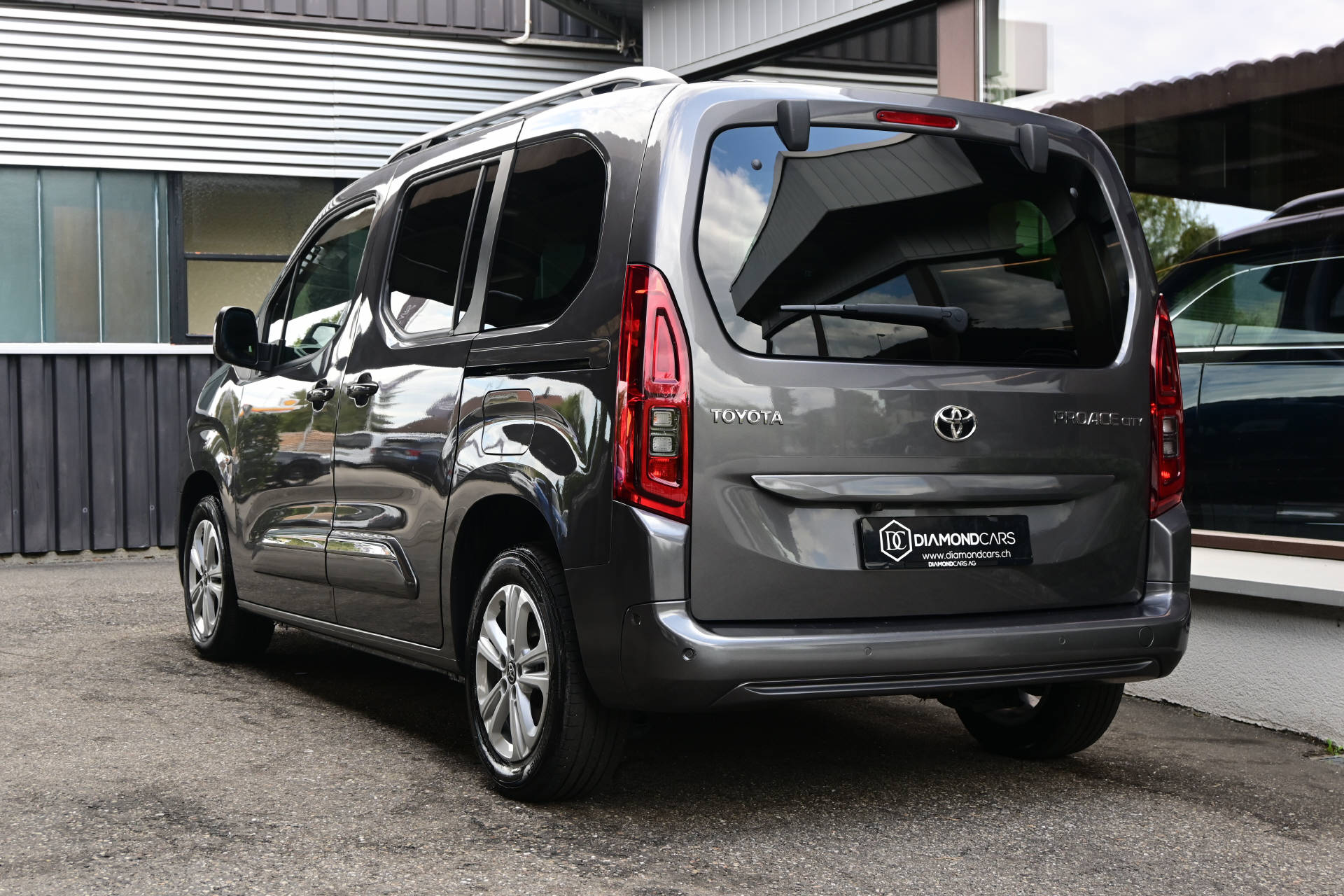 TOYOTA Proace City Verso L1 1.5 HDi Trend *Werksgarantie bis 08/30*-image-7