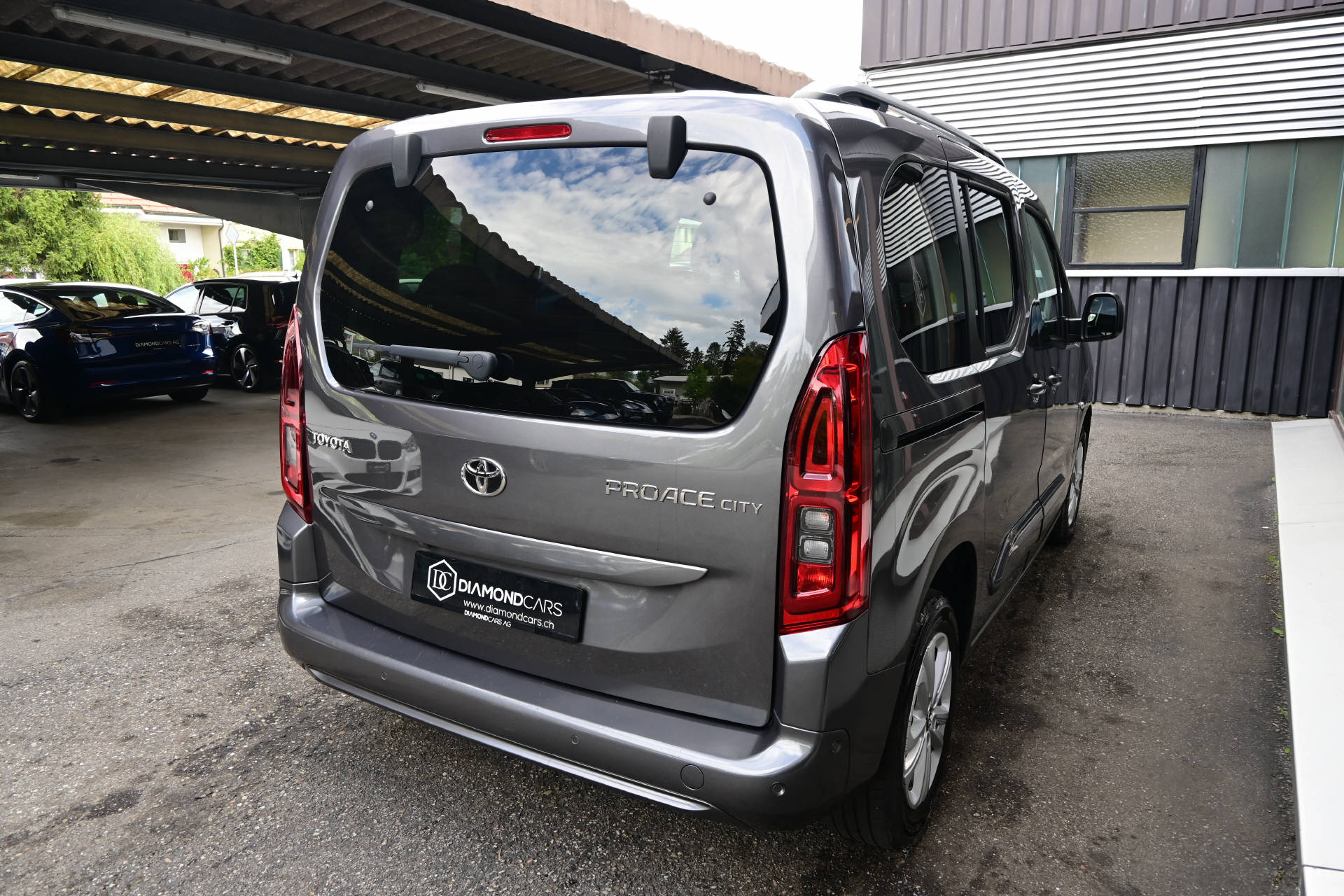 TOYOTA Proace City Verso L1 1.5 HDi Trend *Werksgarantie bis 08/30*-image-9