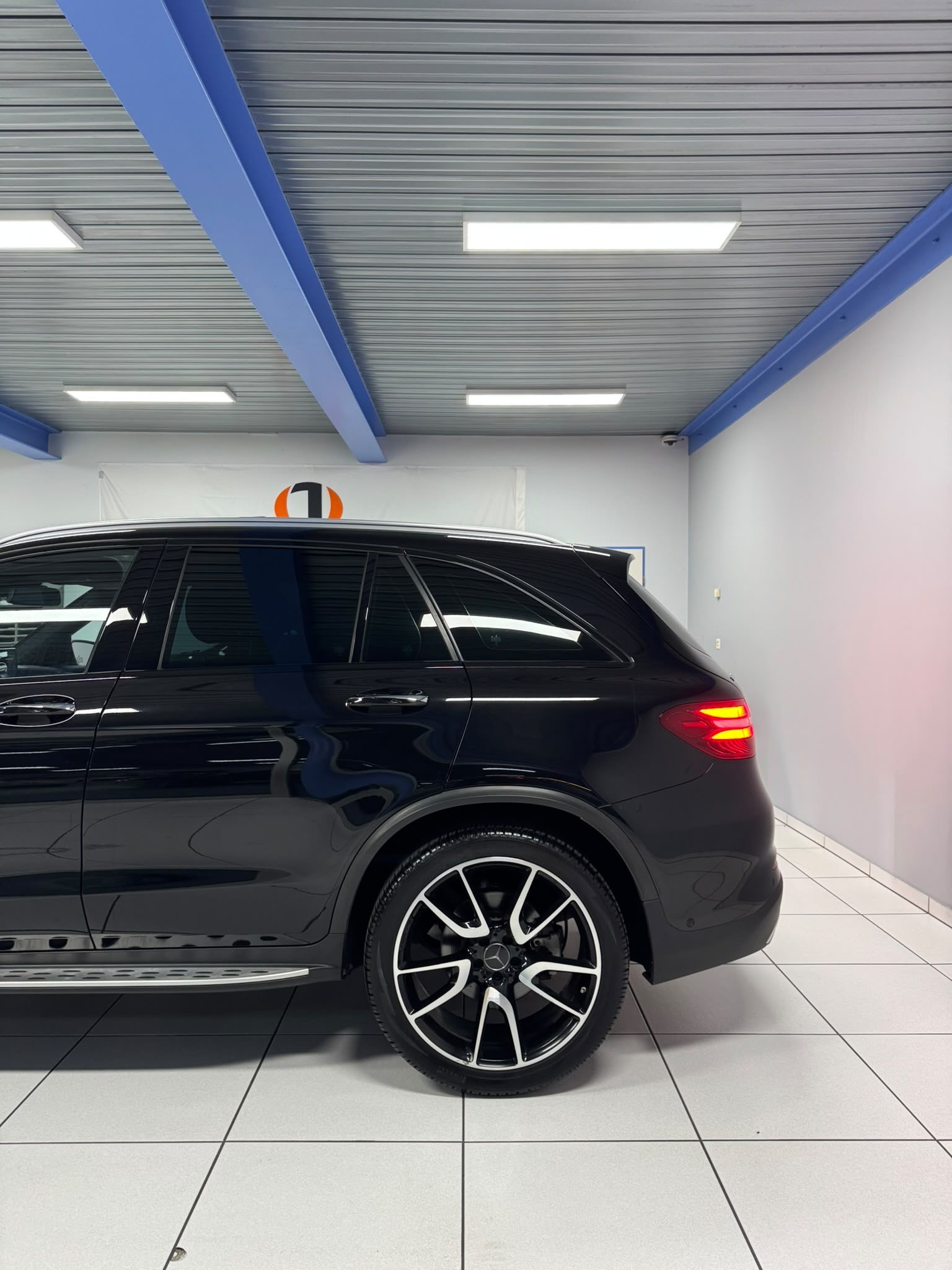 MERCEDES-BENZ GLC 43 AMG 4Matic 9G-Tronic-image-4