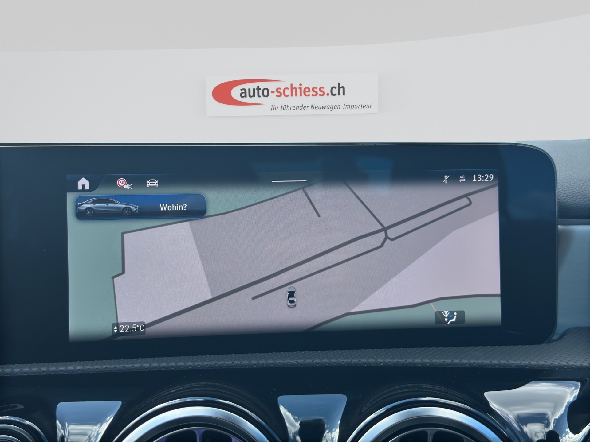 MERCEDES-BENZ A 180 AMG Line Limousine 7G-DCT-image-11