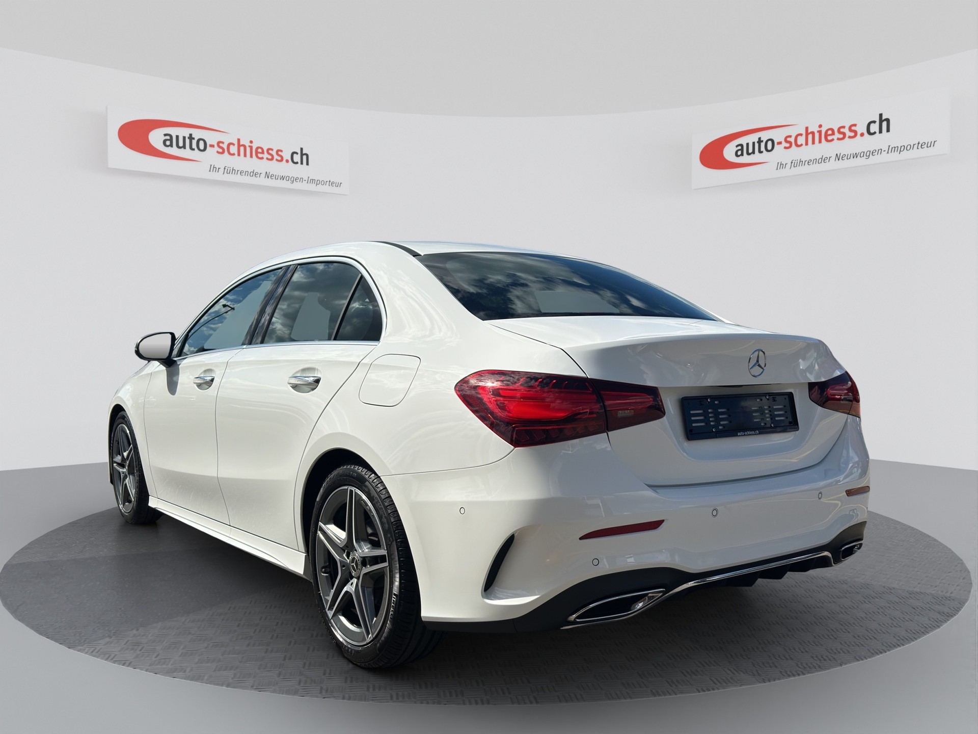 MERCEDES-BENZ A 180 AMG Line Limousine 7G-DCT-image-2
