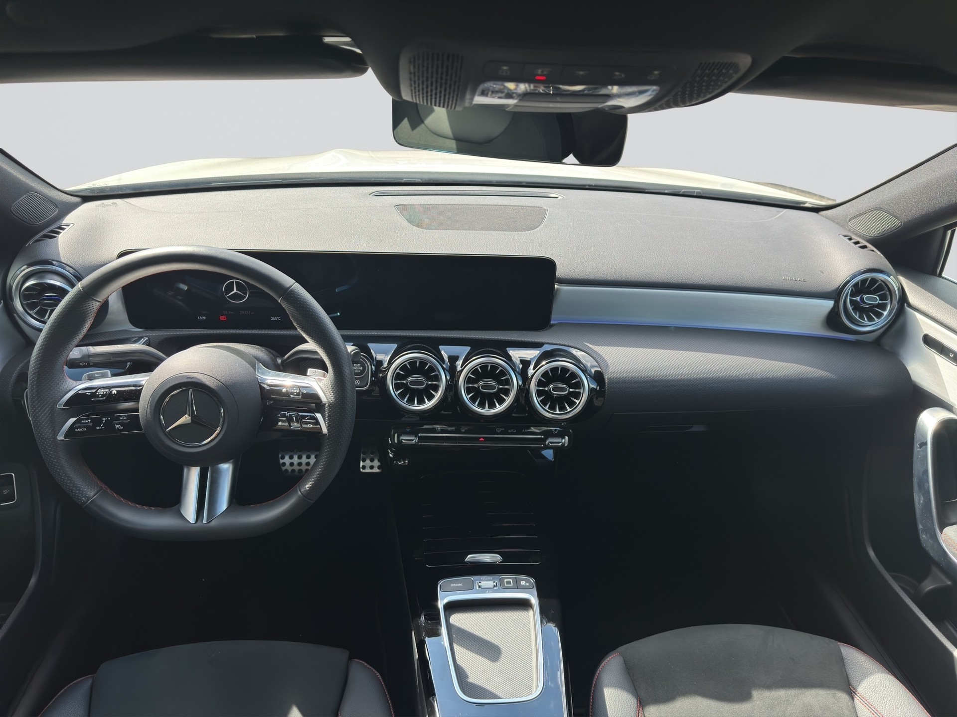 MERCEDES-BENZ A 180 AMG Line Limousine 7G-DCT-image-13