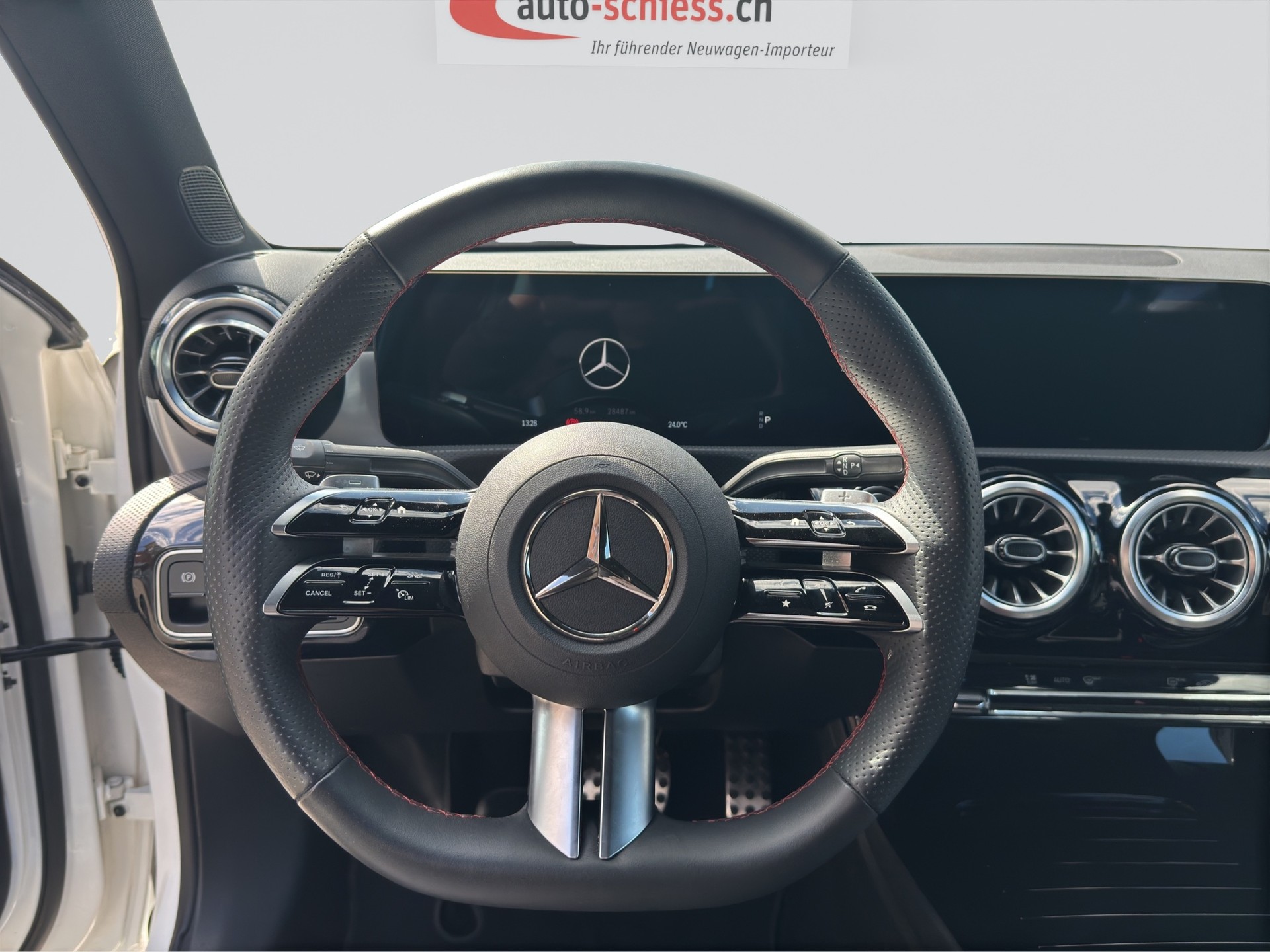 MERCEDES-BENZ A 180 AMG Line Limousine 7G-DCT-image-9