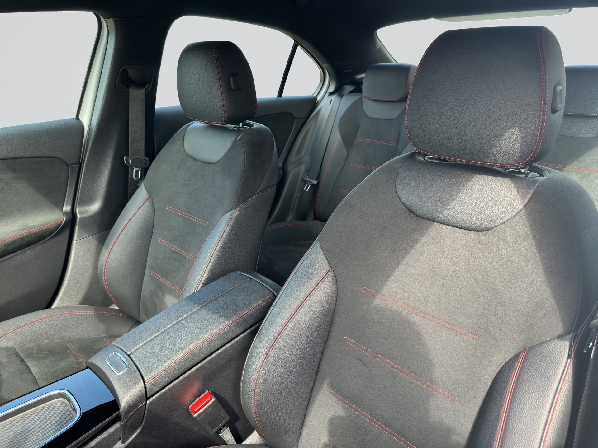 MERCEDES-BENZ A 180 AMG Line Limousine 7G-DCT-image-5