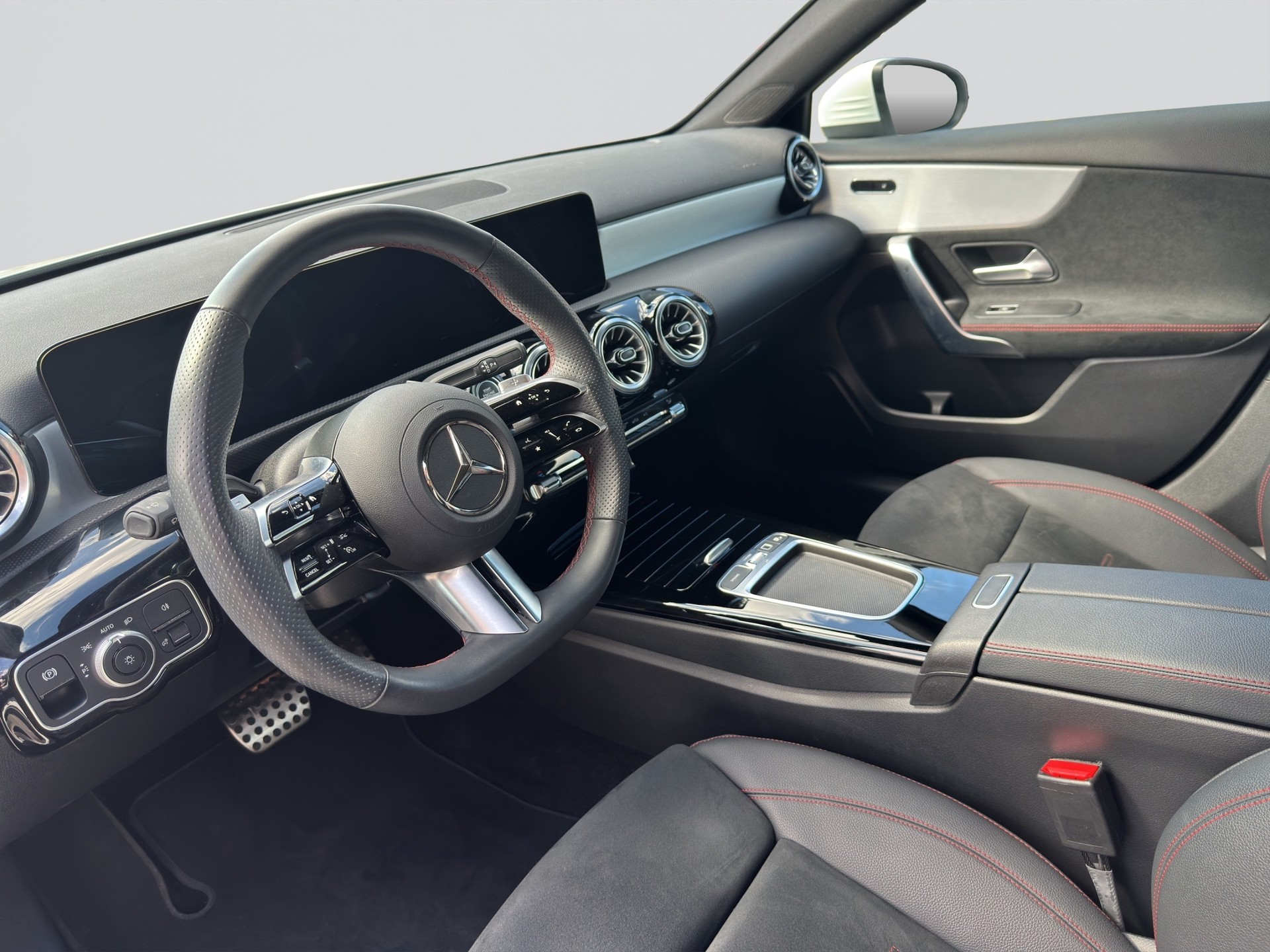 MERCEDES-BENZ A 180 AMG Line Limousine 7G-DCT-image-6