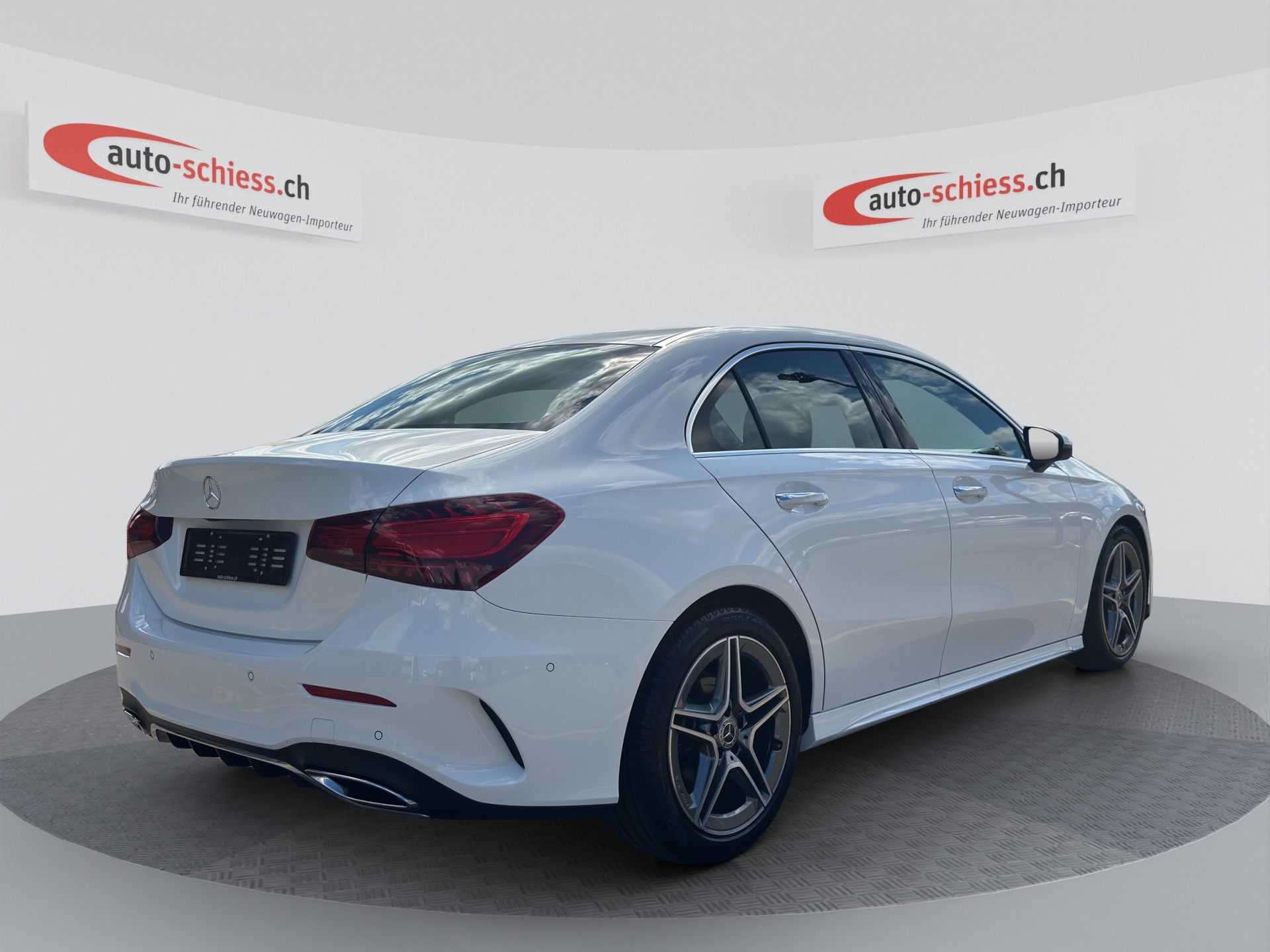 MERCEDES-BENZ A 180 AMG Line Limousine 7G-DCT-image-4