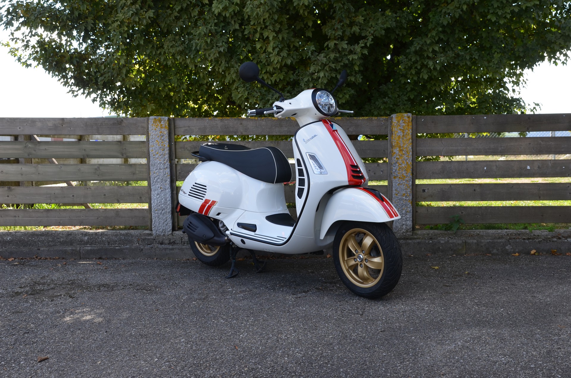 PIAGGIO Vespa GTS 300 Racing Sixties ABS-showroom-element-2