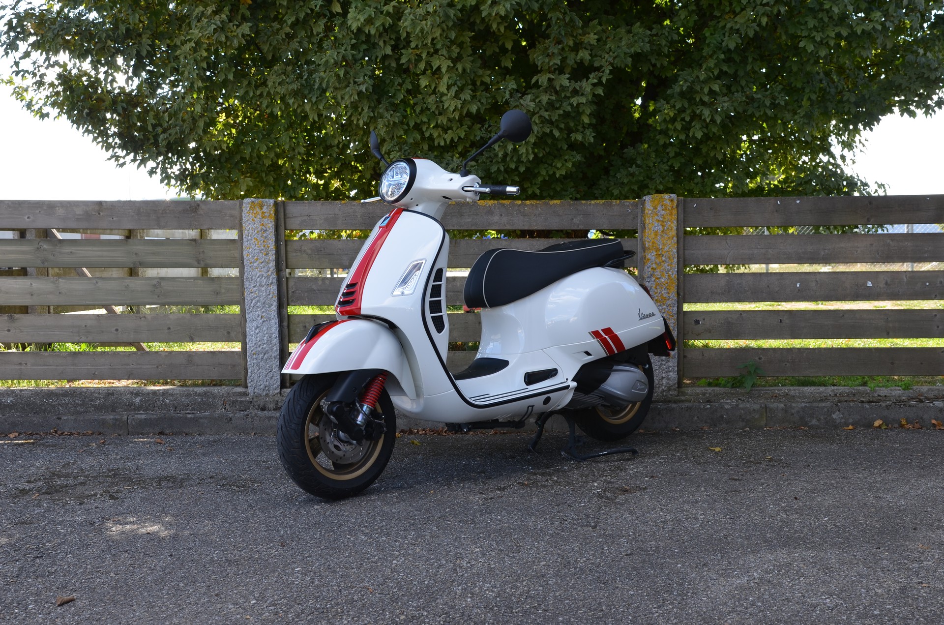 PIAGGIO Vespa GTS 300 Racing Sixties ABS-showroom-element-1