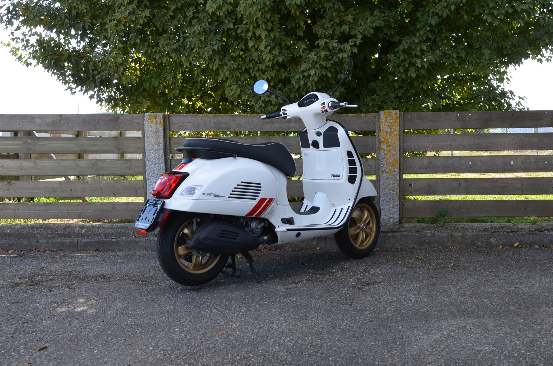 PIAGGIO Vespa GTS 300 Racing Sixties ABS-showroom-element-3