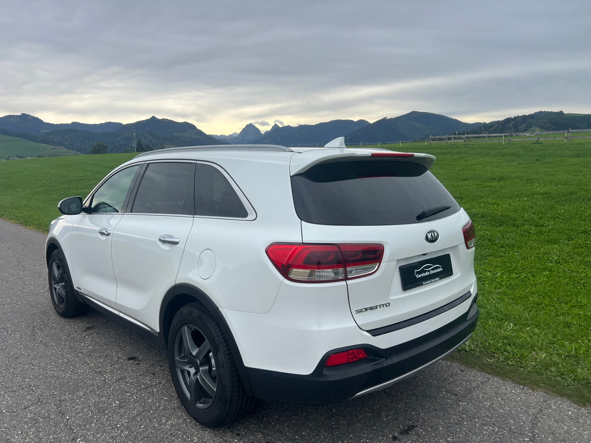 KIA Sorento 2.2 CRDI Style 7P. Automatic-image-3