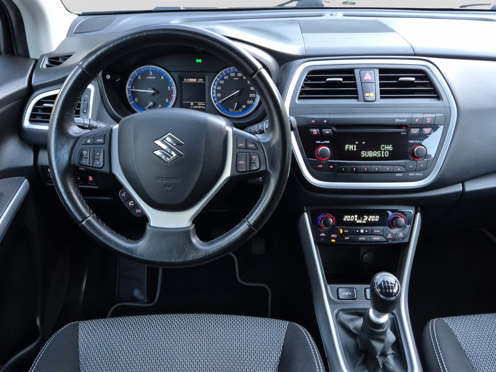 SUZUKI SX4 S-Cross 1.6 TD Compact+ 4WD-image-13