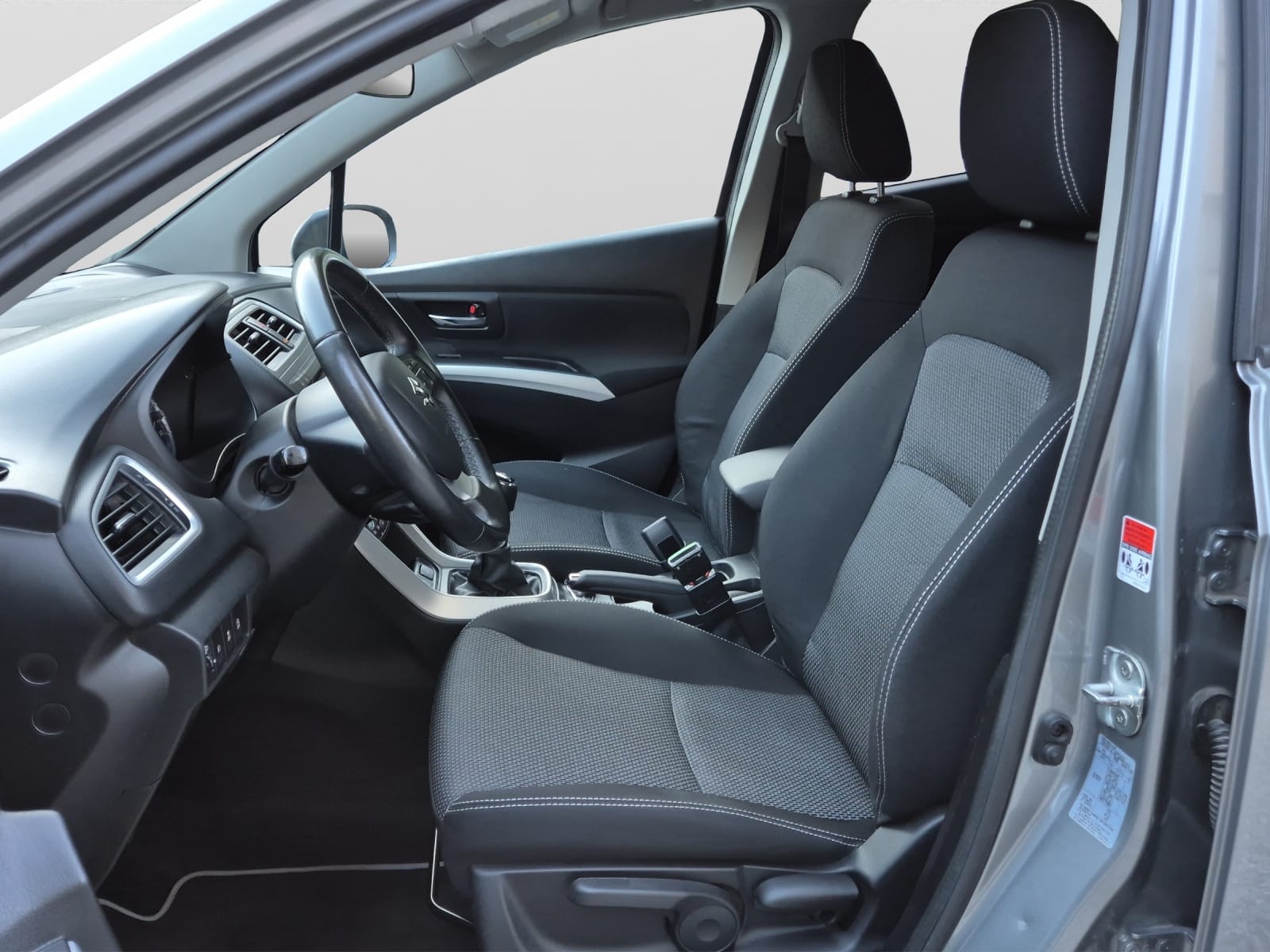 SUZUKI SX4 S-Cross 1.6 TD Compact+ 4WD-image-11