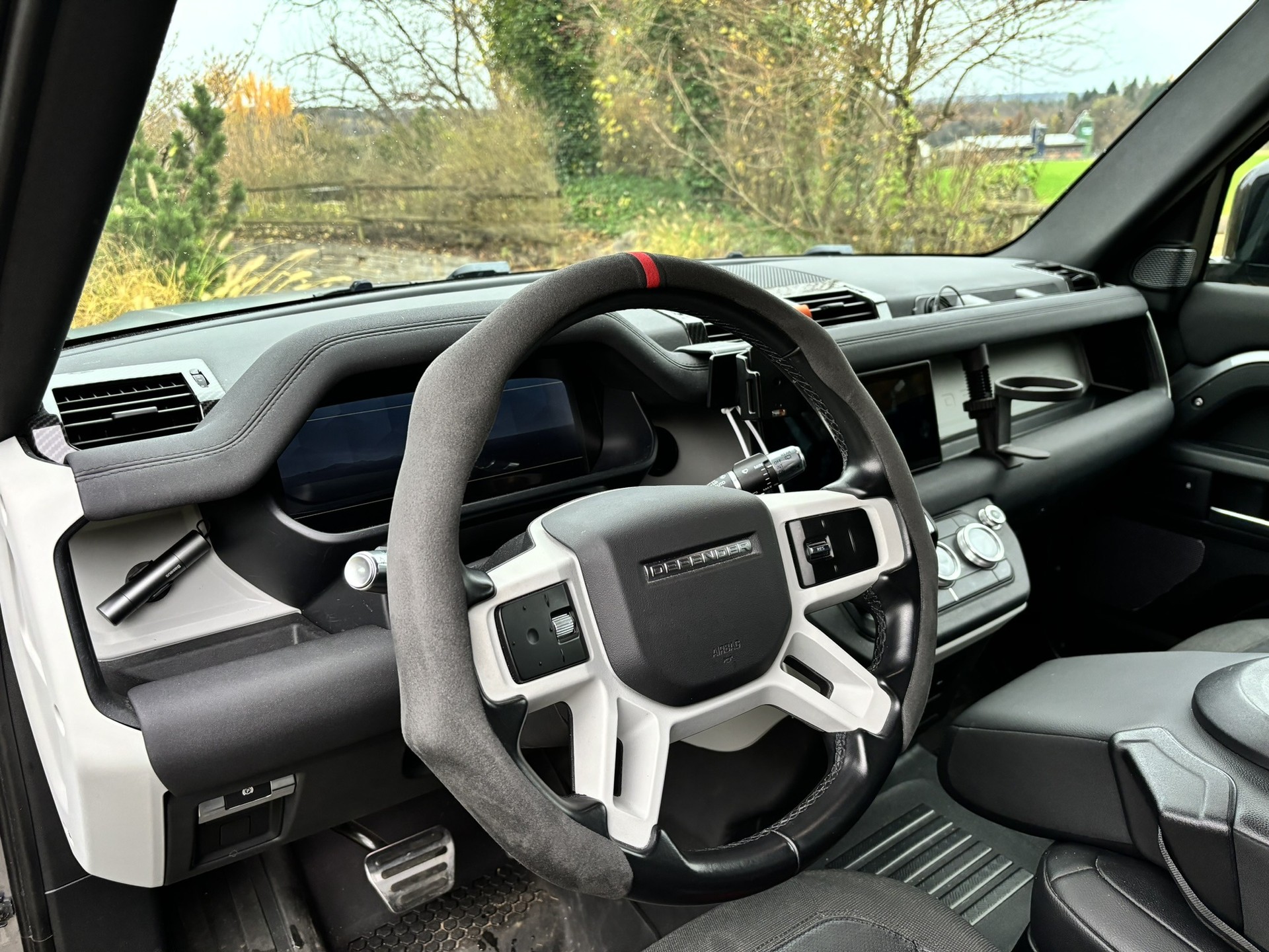 LAND ROVER 3.0 D I6 Dynamic S Hardtop "007"-image-3
