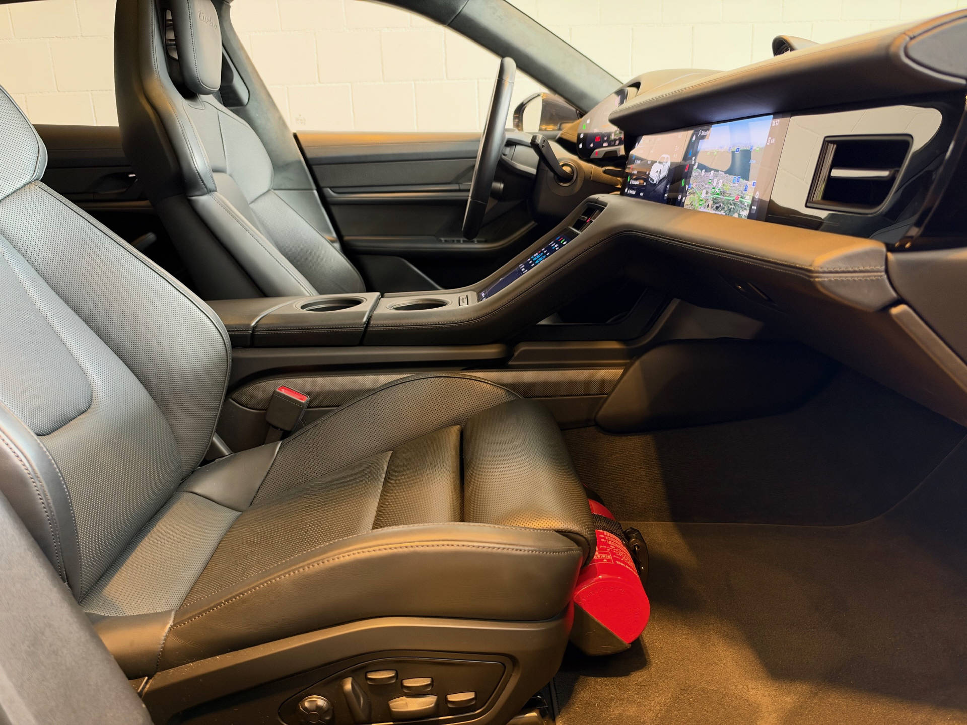 PORSCHE Taycan Cross Turismo Turbo-image-7