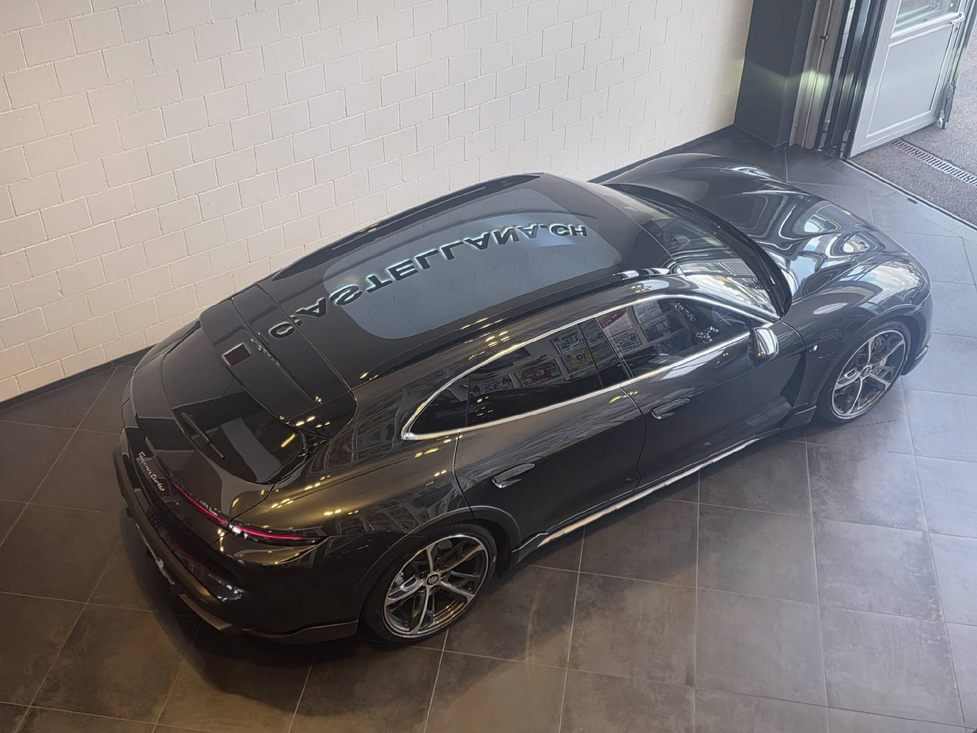 PORSCHE Taycan Cross Turismo Turbo-image-4